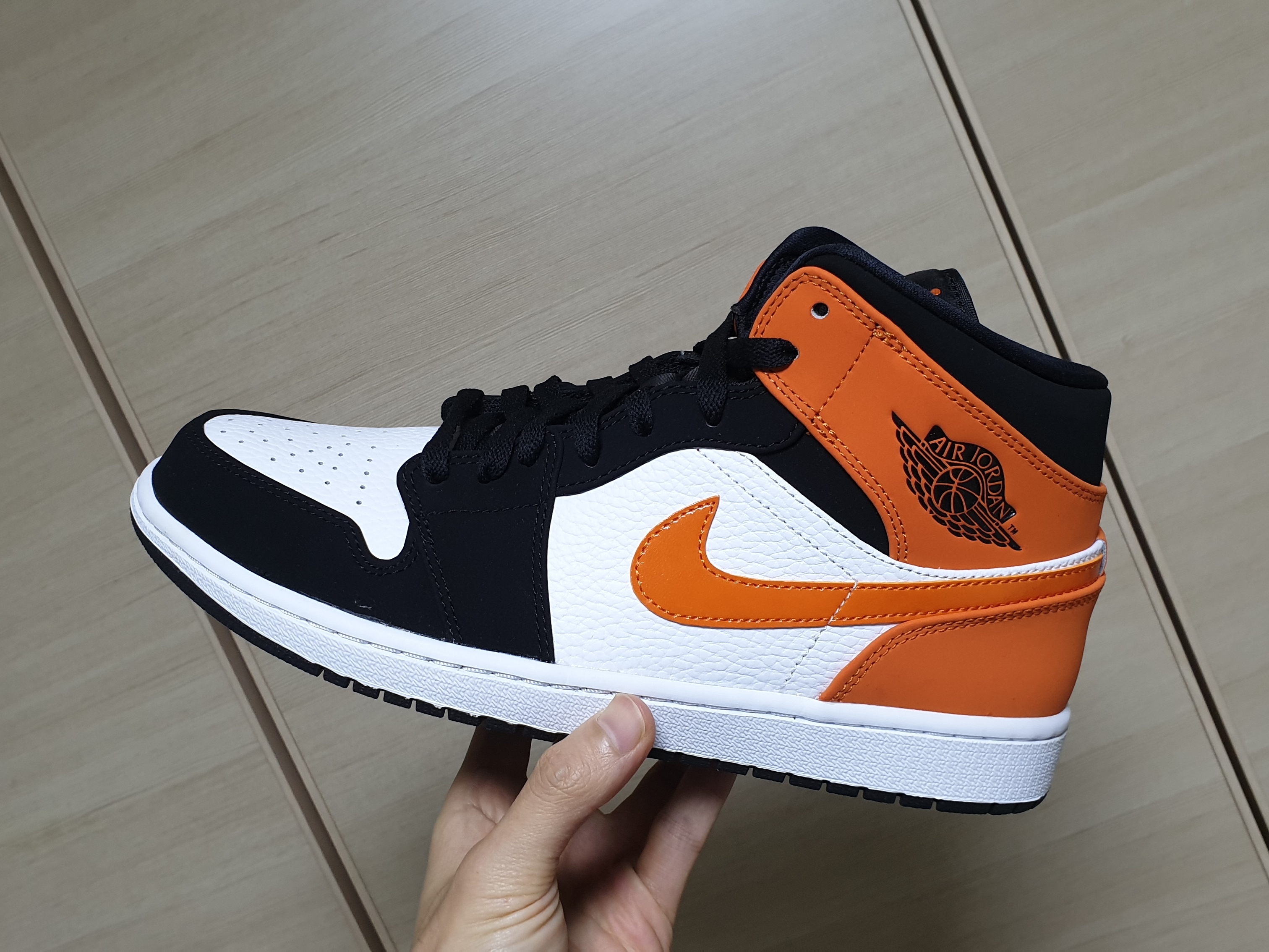 Jordan 1 Mid Shattered Backboard 착용 스타일 - 2