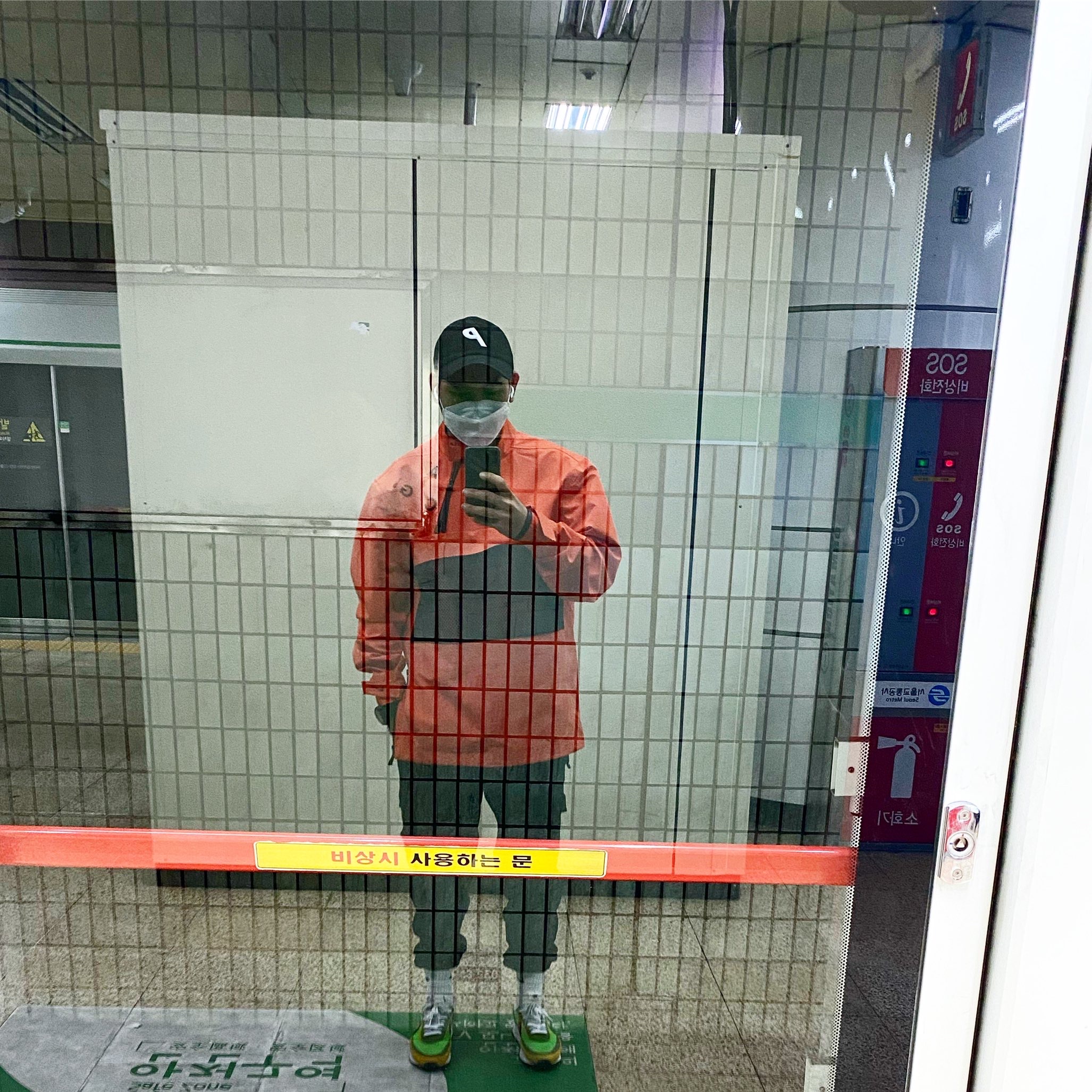 Nike x Sacai LDWaffle Green Multi, Palace P 6-Panel Black 착용 스타일