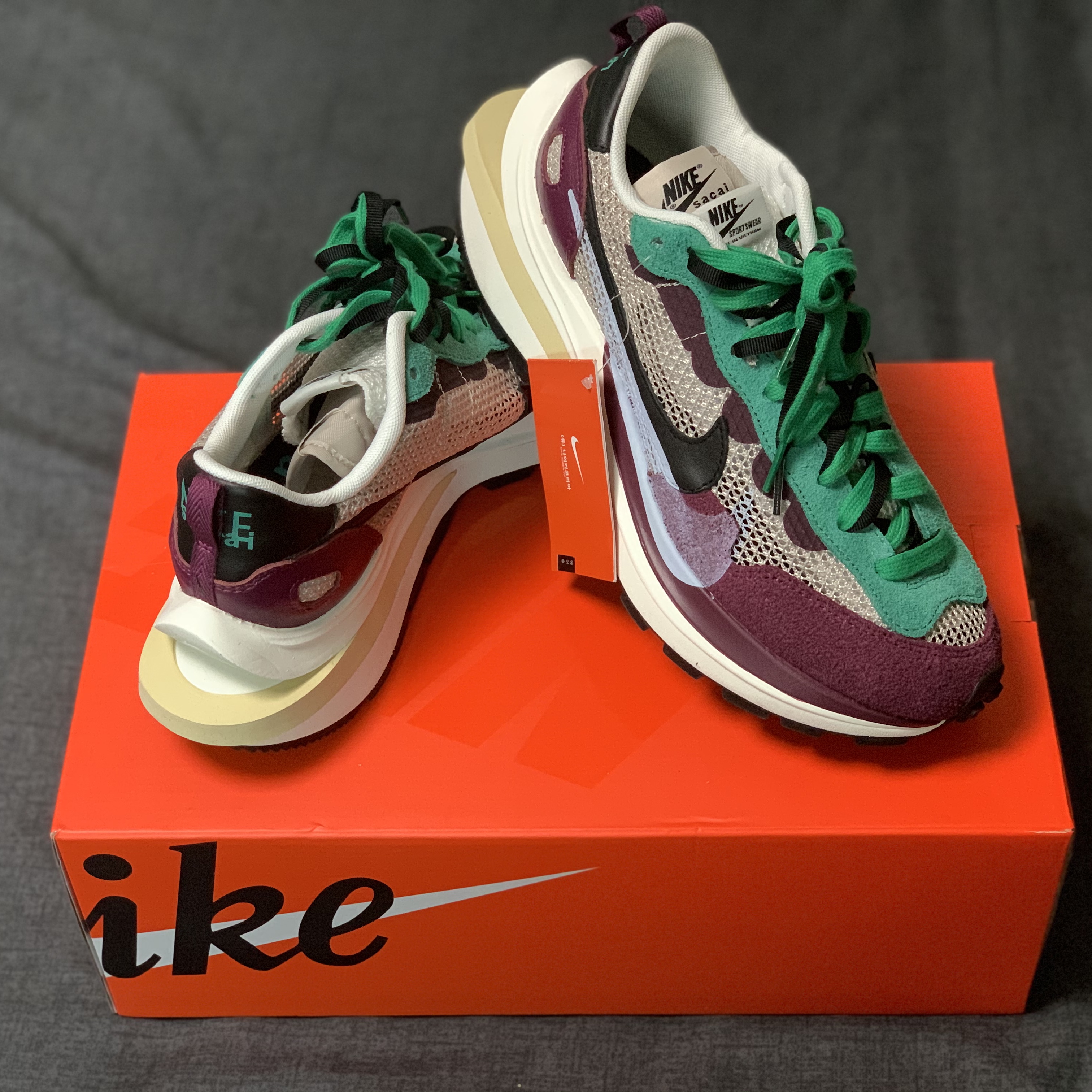 Nike x Sacai VaporWaffle String & Black Villain Red 착용 스타일