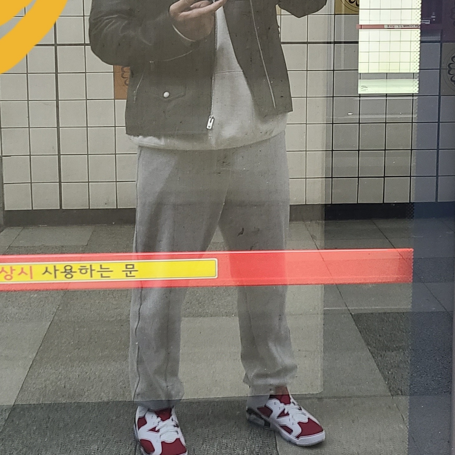 Jordan 6 Retro Carmine 2021 착용 스타일 - 2