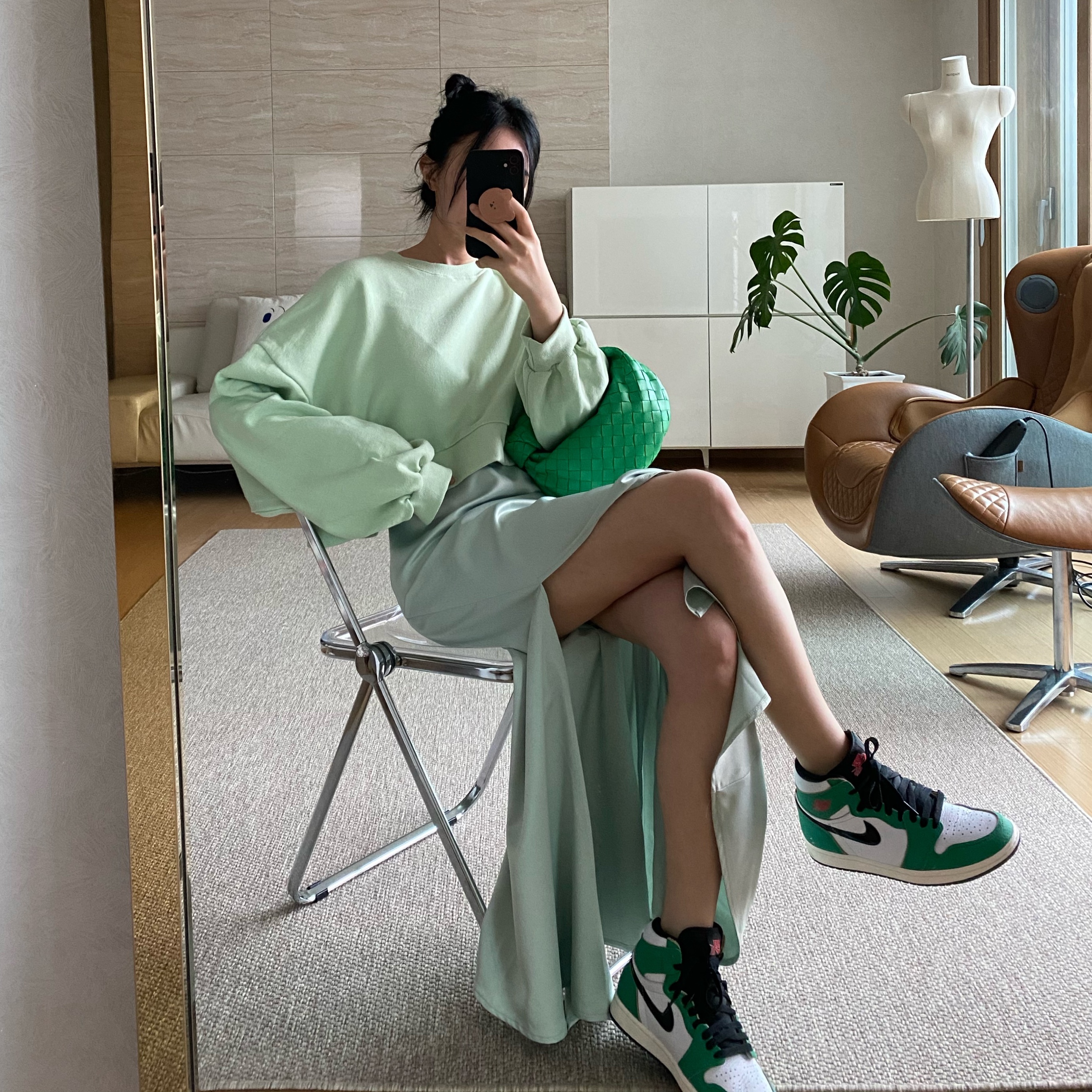 (W) Jordan 1 Retro High OG Lucky Green 착용 스타일 - 1