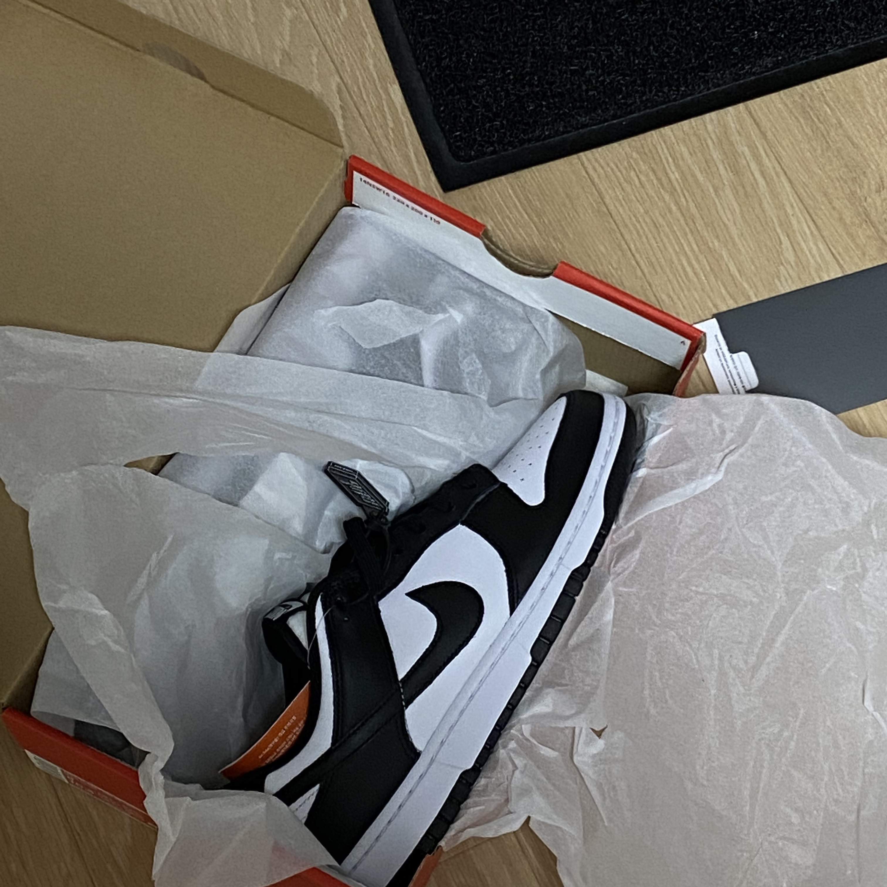 Nike Dunk Low Retro Black 착용 스타일 - 2