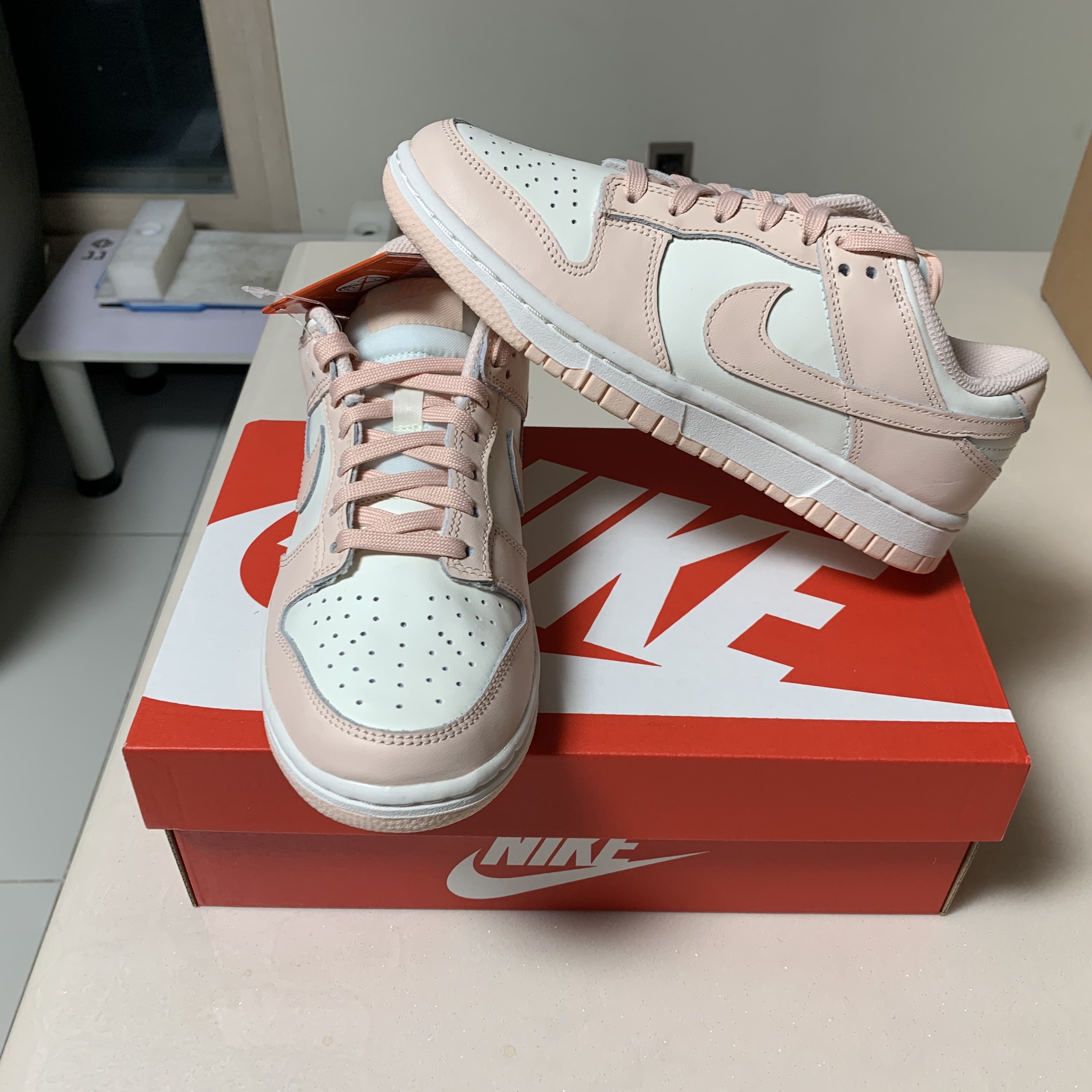 (W) Nike Dunk Low Orange Pearl 착용 스타일 - 5