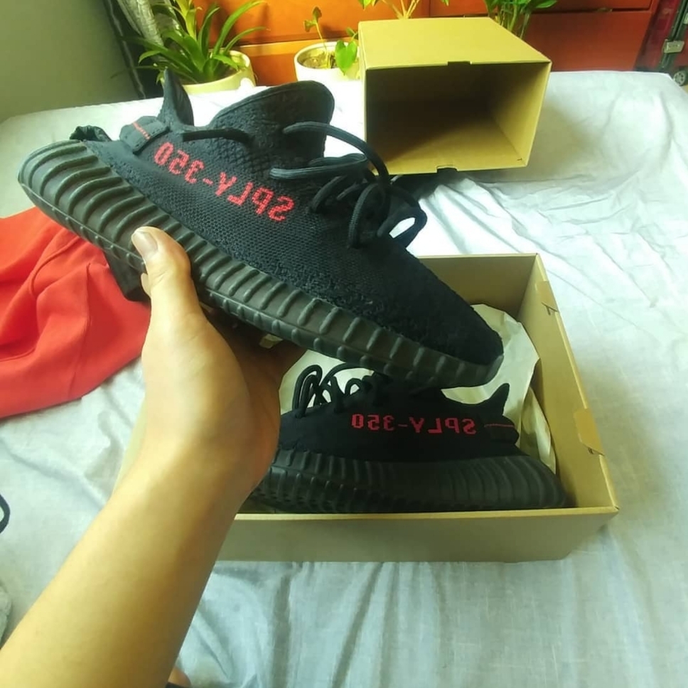 Adidas Yeezy Boost 350 V2 Black Red 2020, Y-3 Pureboost White Black 착용 스타일 - 1