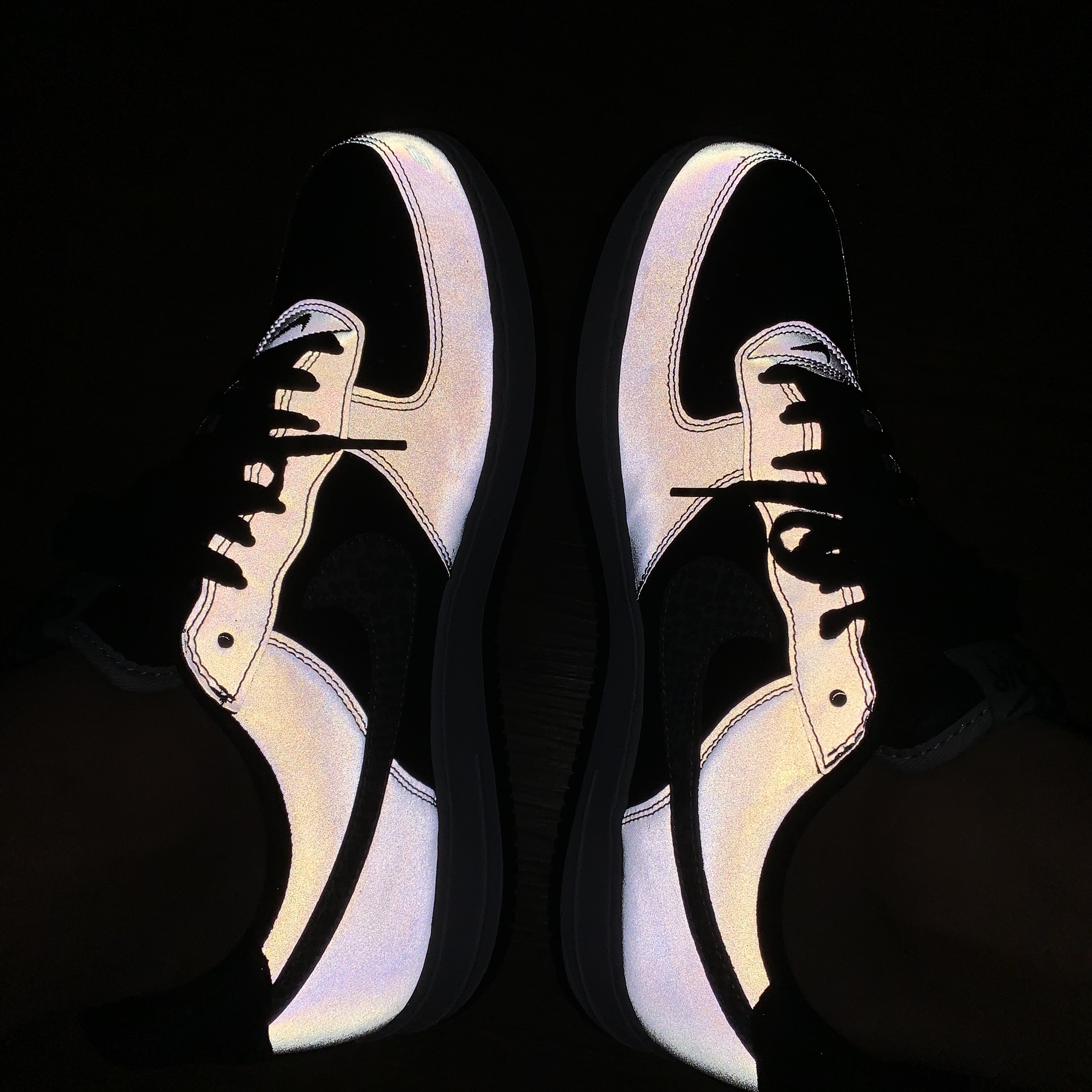 Nike Air Force 1 B Silver Snake 착용 스타일