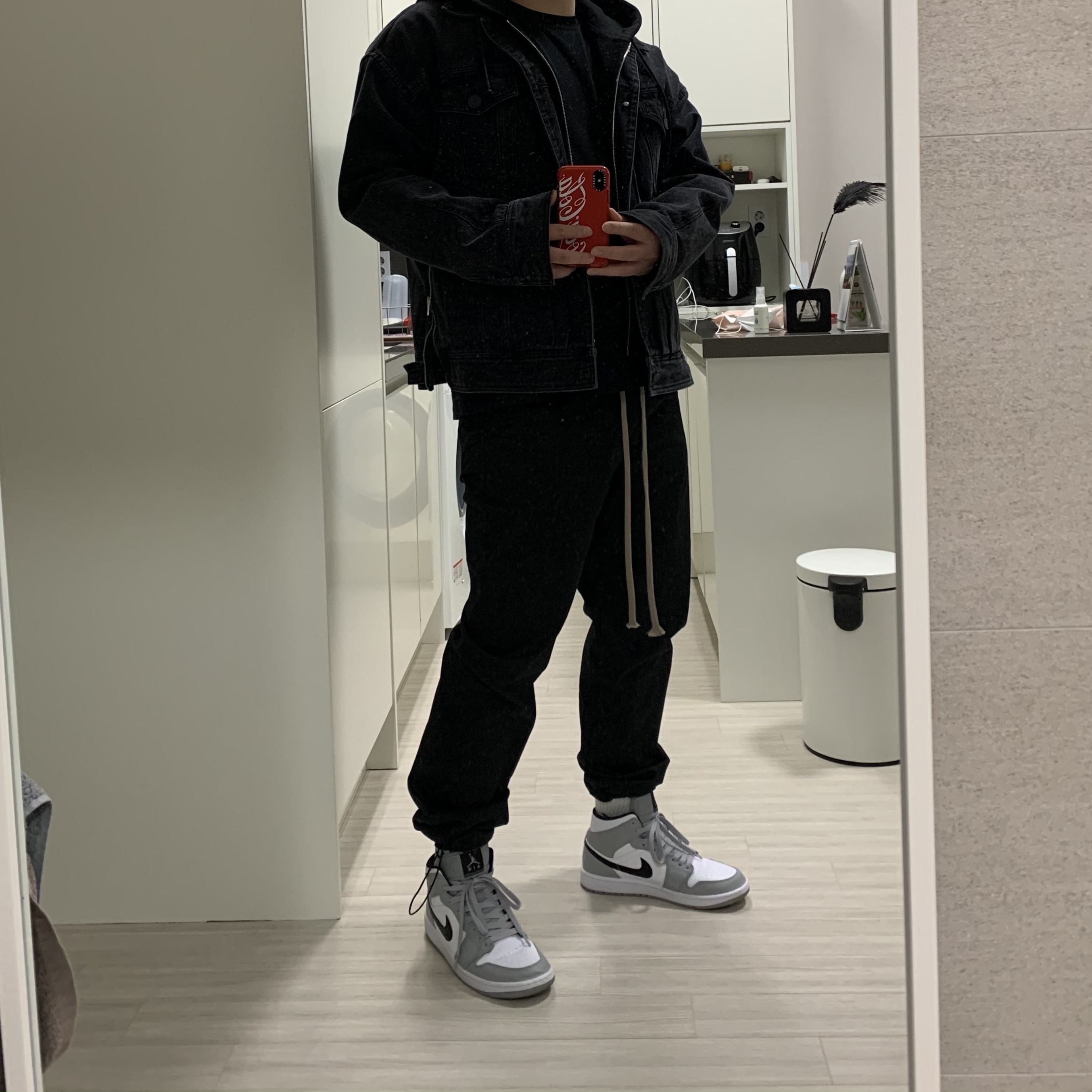 Jordan 1 Mid Light Smoke Grey 착용 스타일