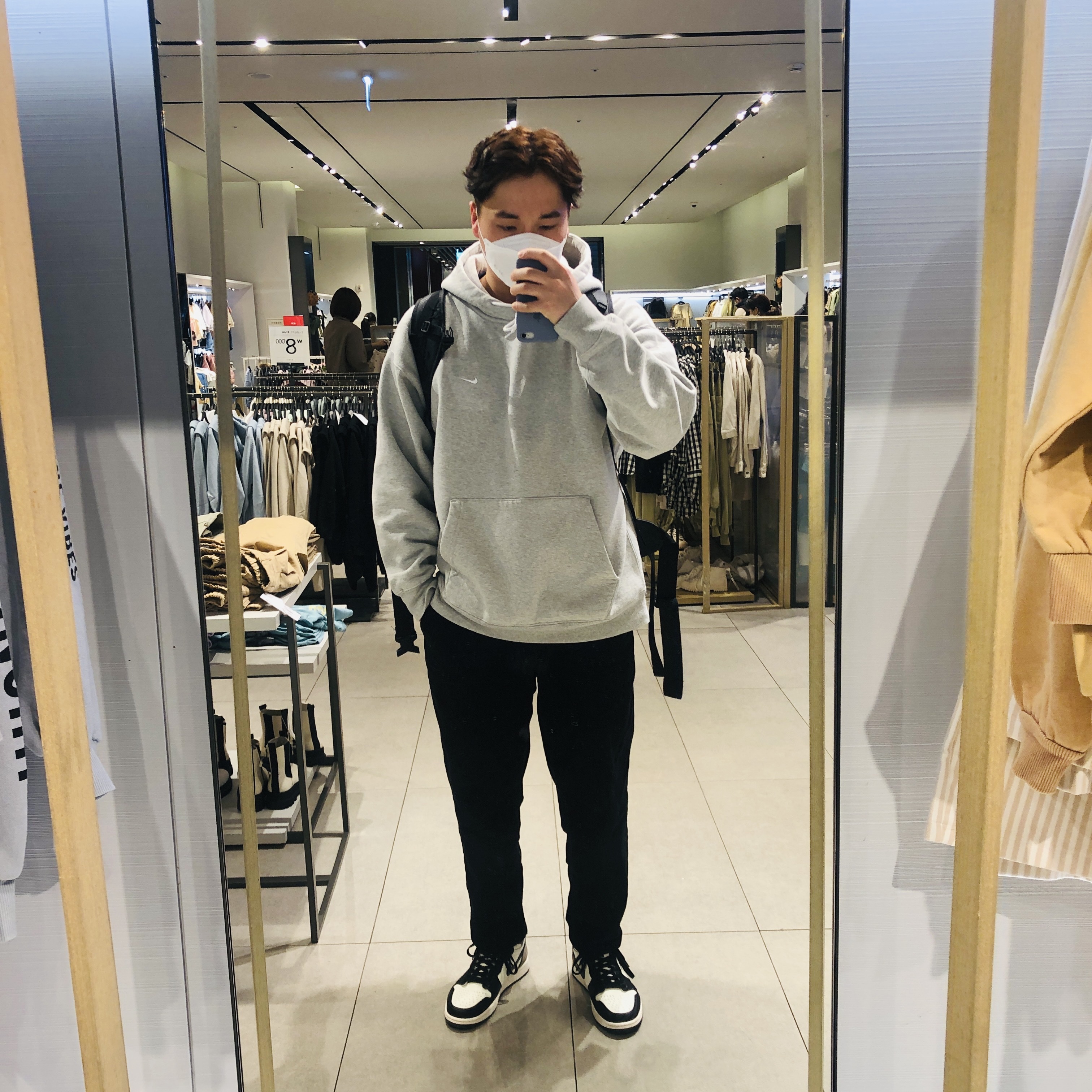 Jordan 1 Retro High OG Black Mocha, Nike M NRG Hoodie Grey Heather 착용 스타일
