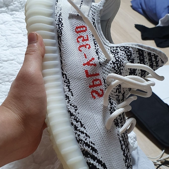 Adidas Yeezy Boost 350 V2 Black Red 2020, Y-3 Pureboost White Black 착용 스타일 - 3