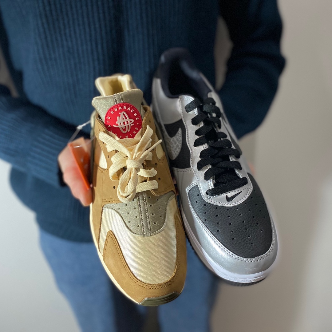 Nike x Stussy Air Huarache LE Desert Oak, Nike Air Force 1 B Silver Snake 착용 스타일 - 1