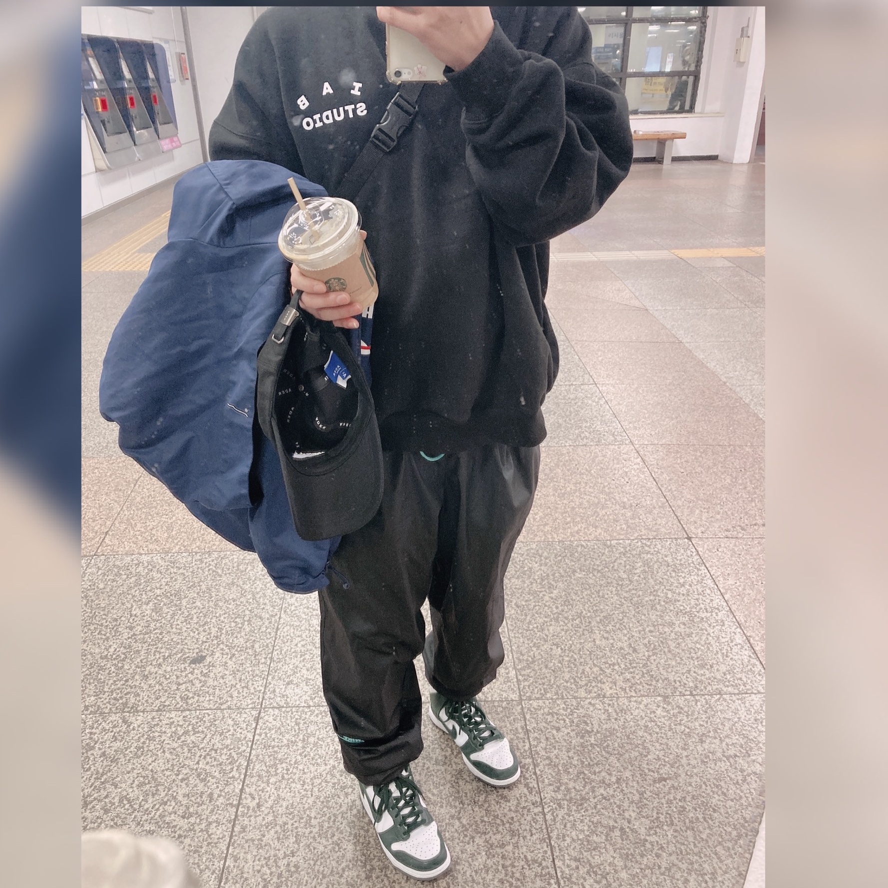 Nike Dunk High SP Spartan Green, Nike x Atmos NRG Vintage PTHWK Track Pants Black 착용 스타일