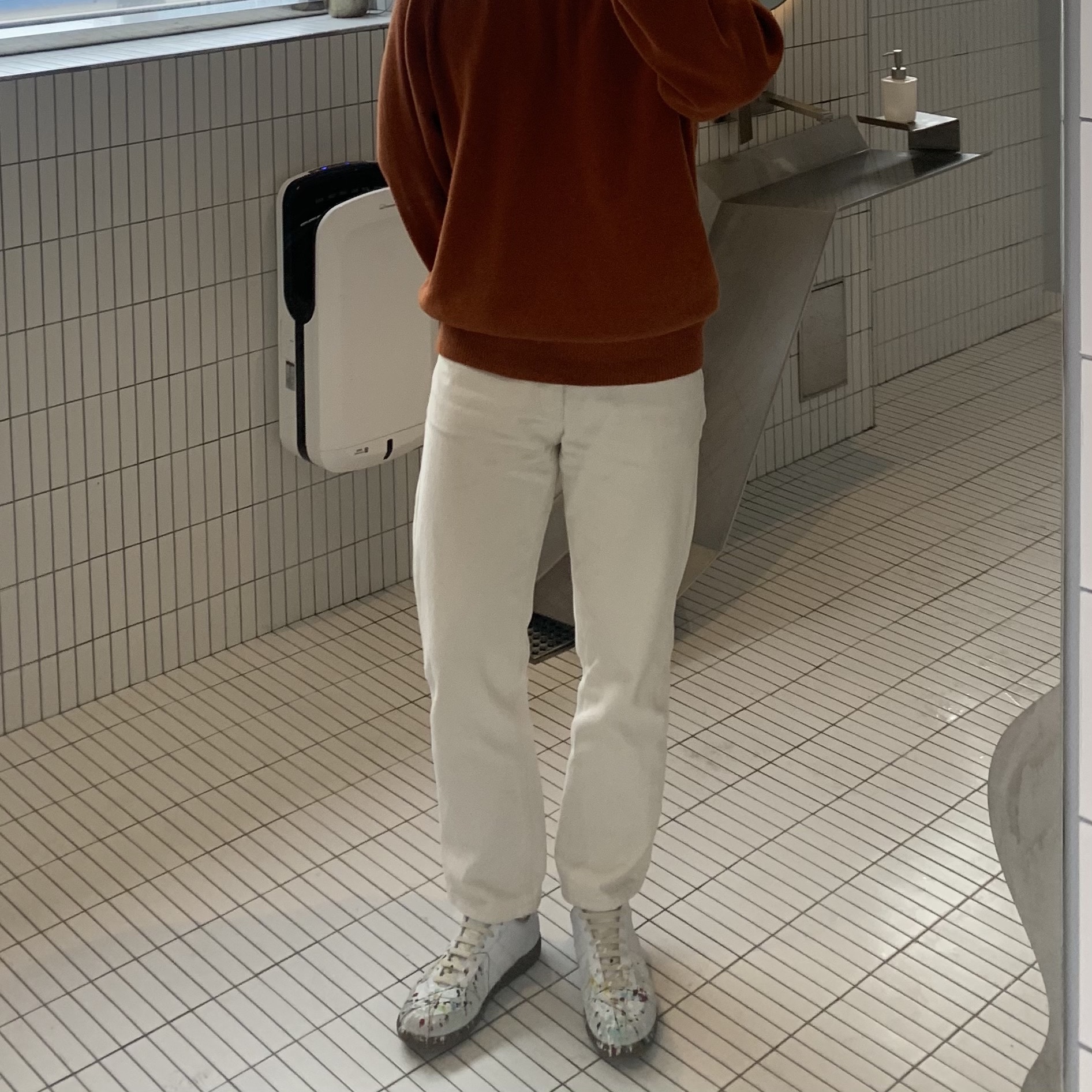 Maison Margiela Replica Paint Drop Sneakers 착용 스타일