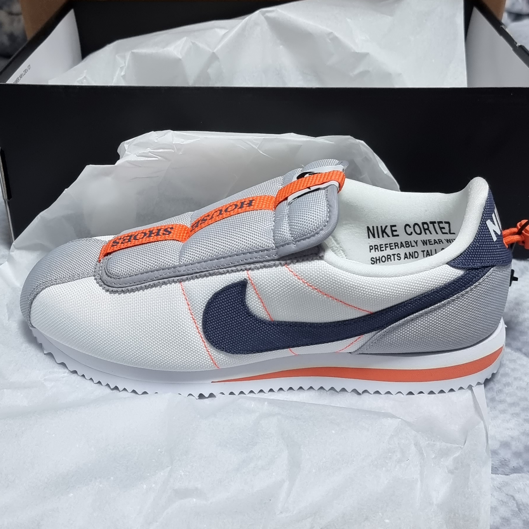 Nike x Kendrick Lamar Cortez Basic Slip White 착용 스타일 - 1