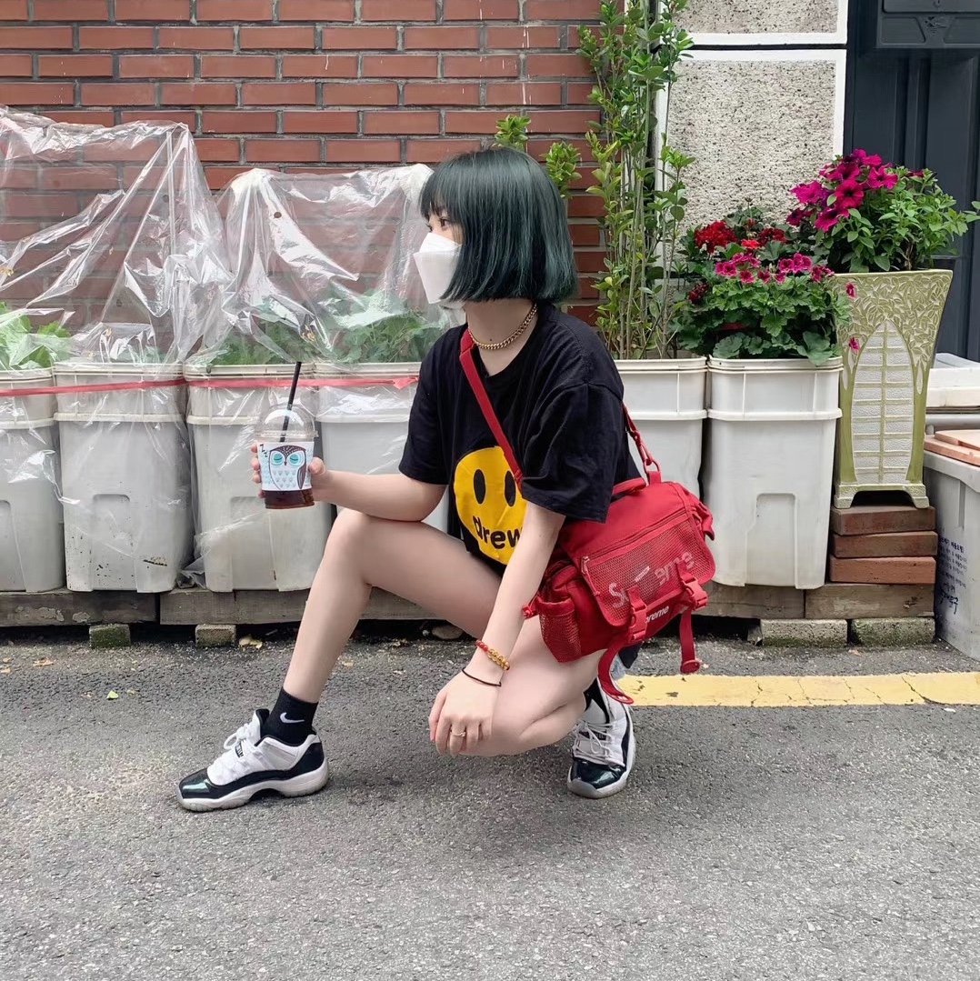 Gucci Ace Blade Logo Sneakers, Jordan 11 Retro Low Concord 착용 스타일 - 3