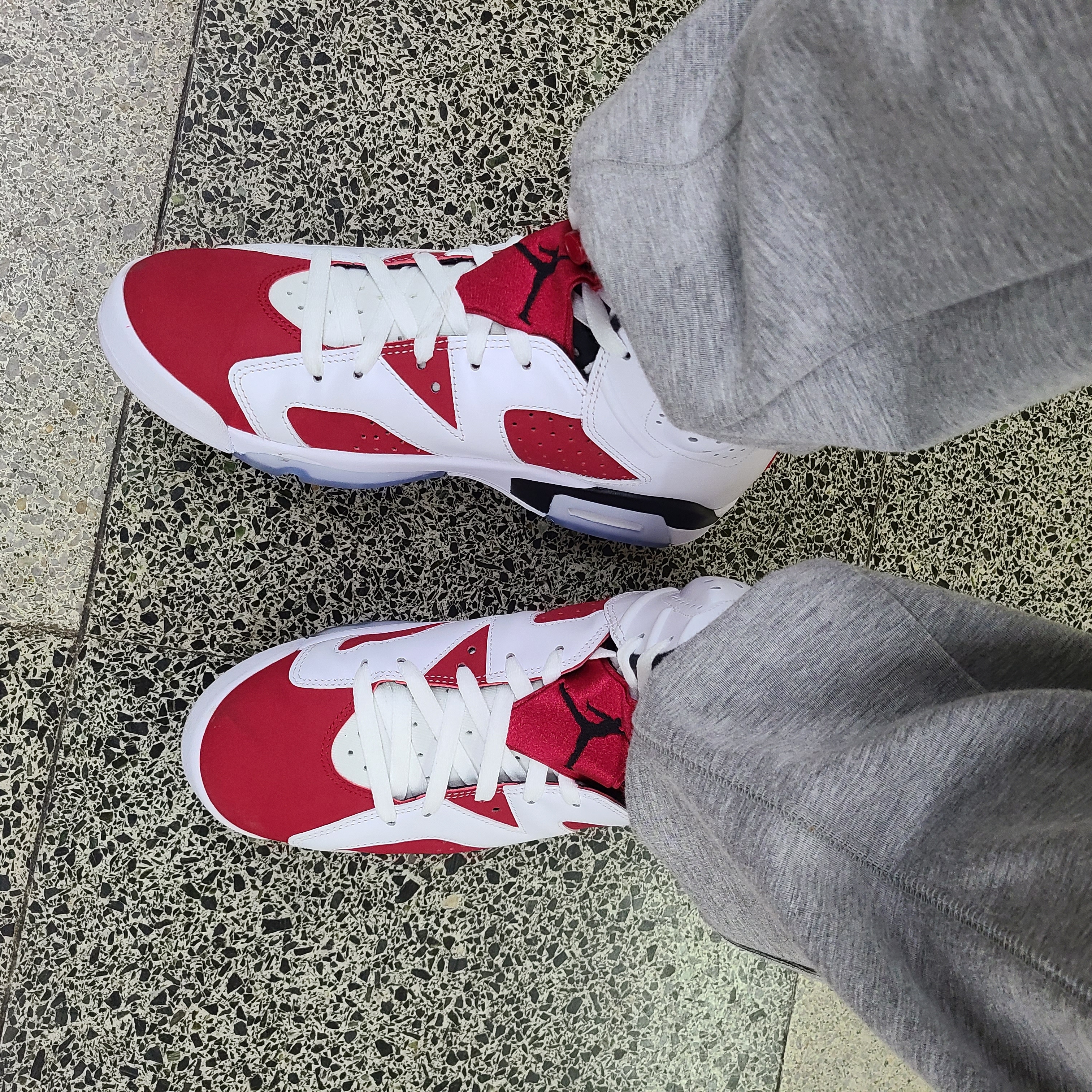 Jordan 6 Retro Carmine 2021 착용 스타일 - 1