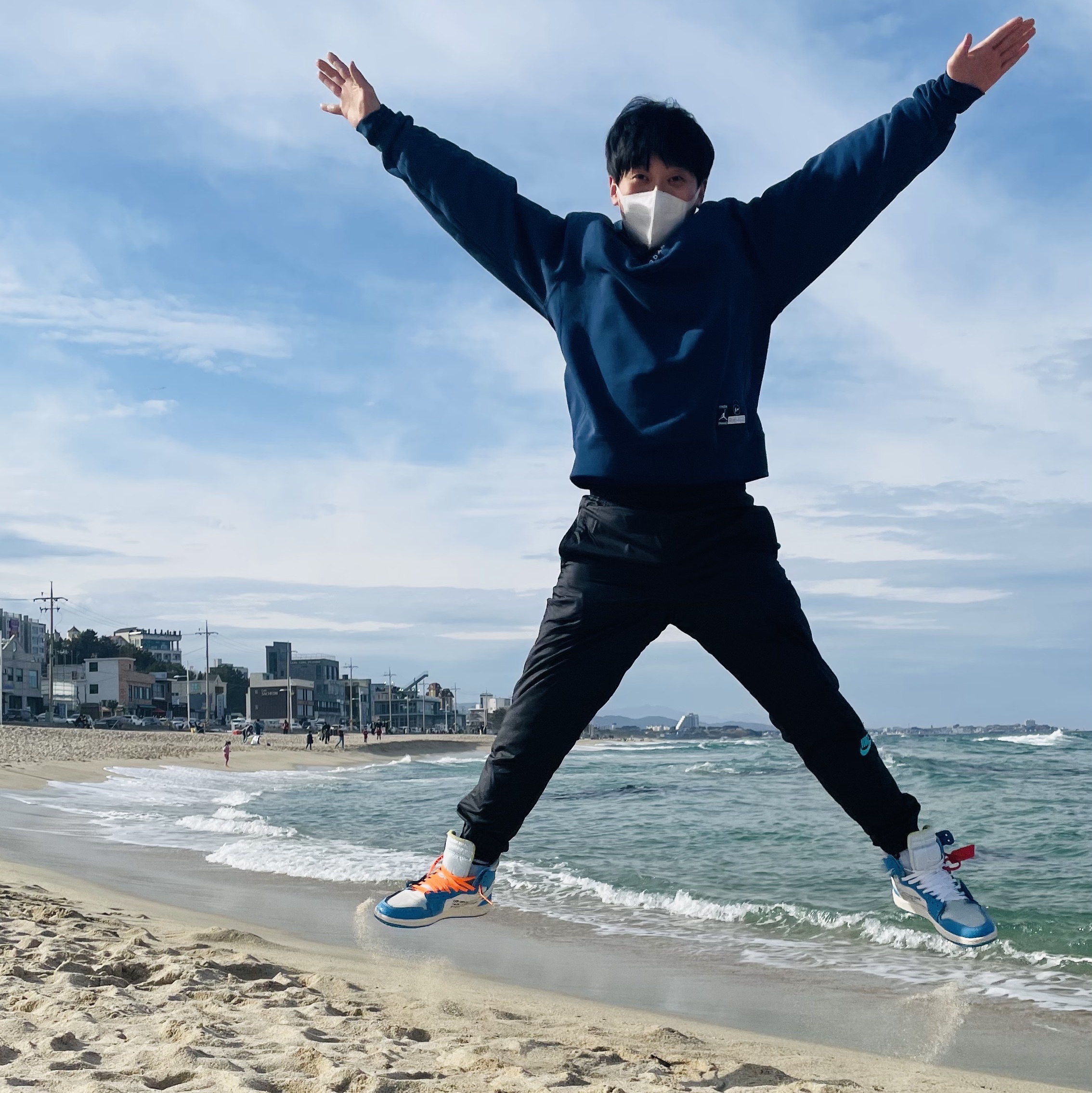 Jordan x Fragment Crewneck Sweatshirt Navy - US/EU, Nike x Atmos NRG Vintage PTHWK Track Pants Black 착용 스타일