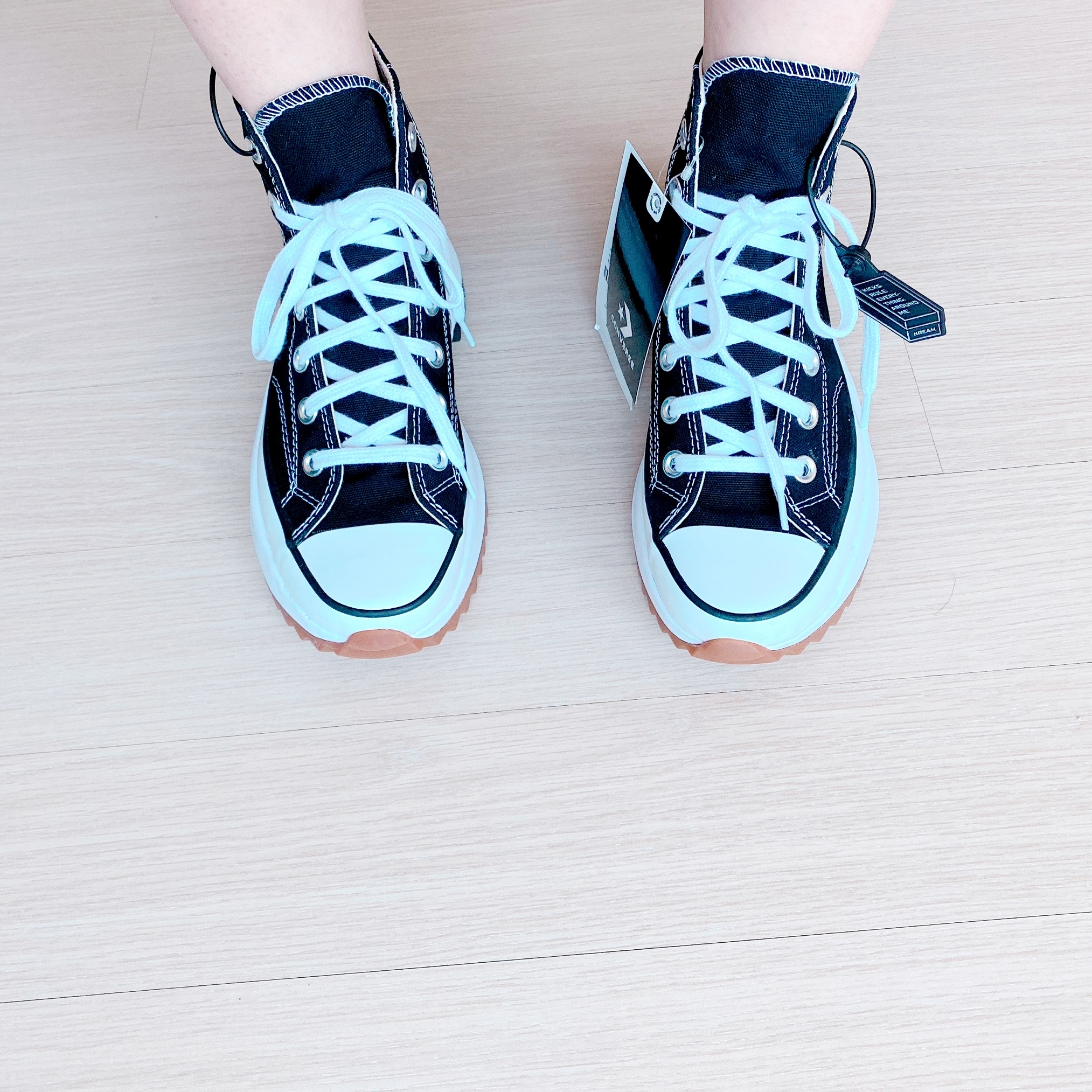 Converse Run Star Hike Hi Black White Gum 착용 스타일 - 2