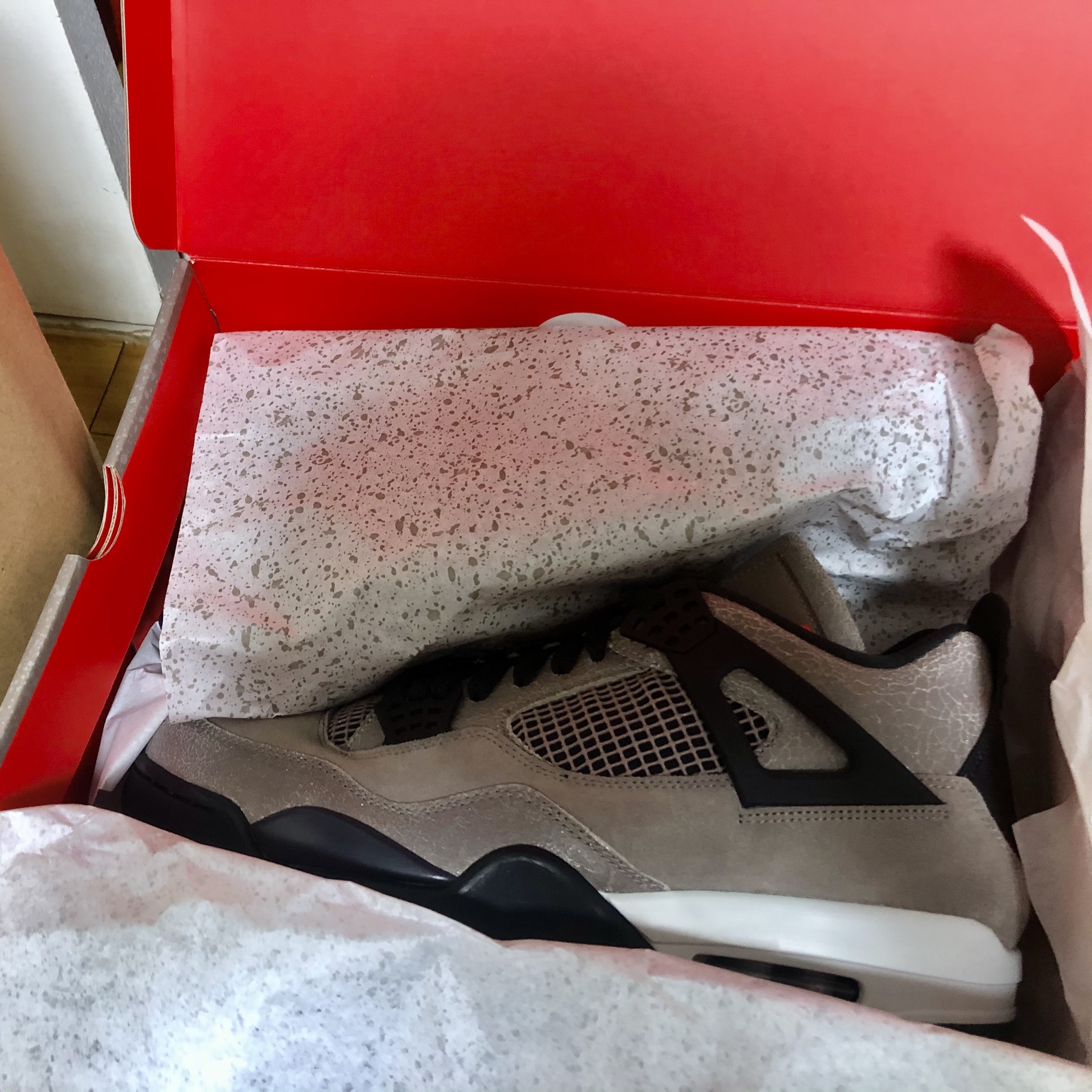 Jordan 4 Retro Taupe Haze 착용 스타일