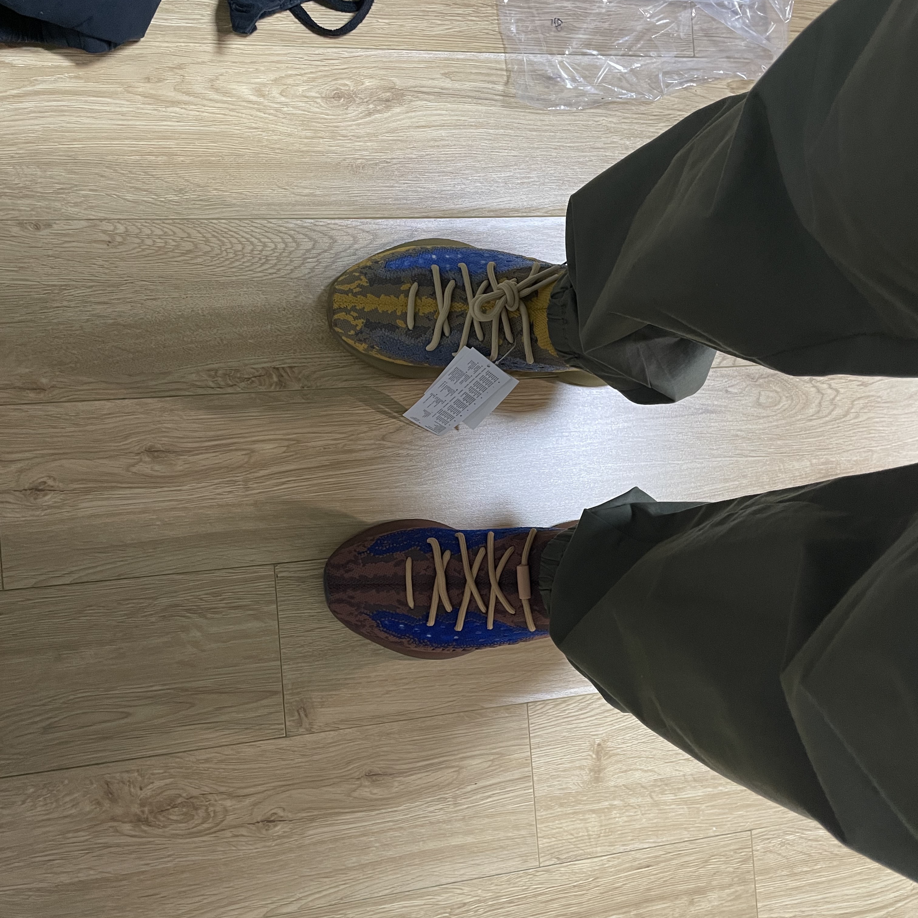 Adidas Yeezy Boost 380 Blue Oat - Non-Reflective, Adidas Yeezy Boost 380 Azure - Non-Reflective 착용 스타일 - 2