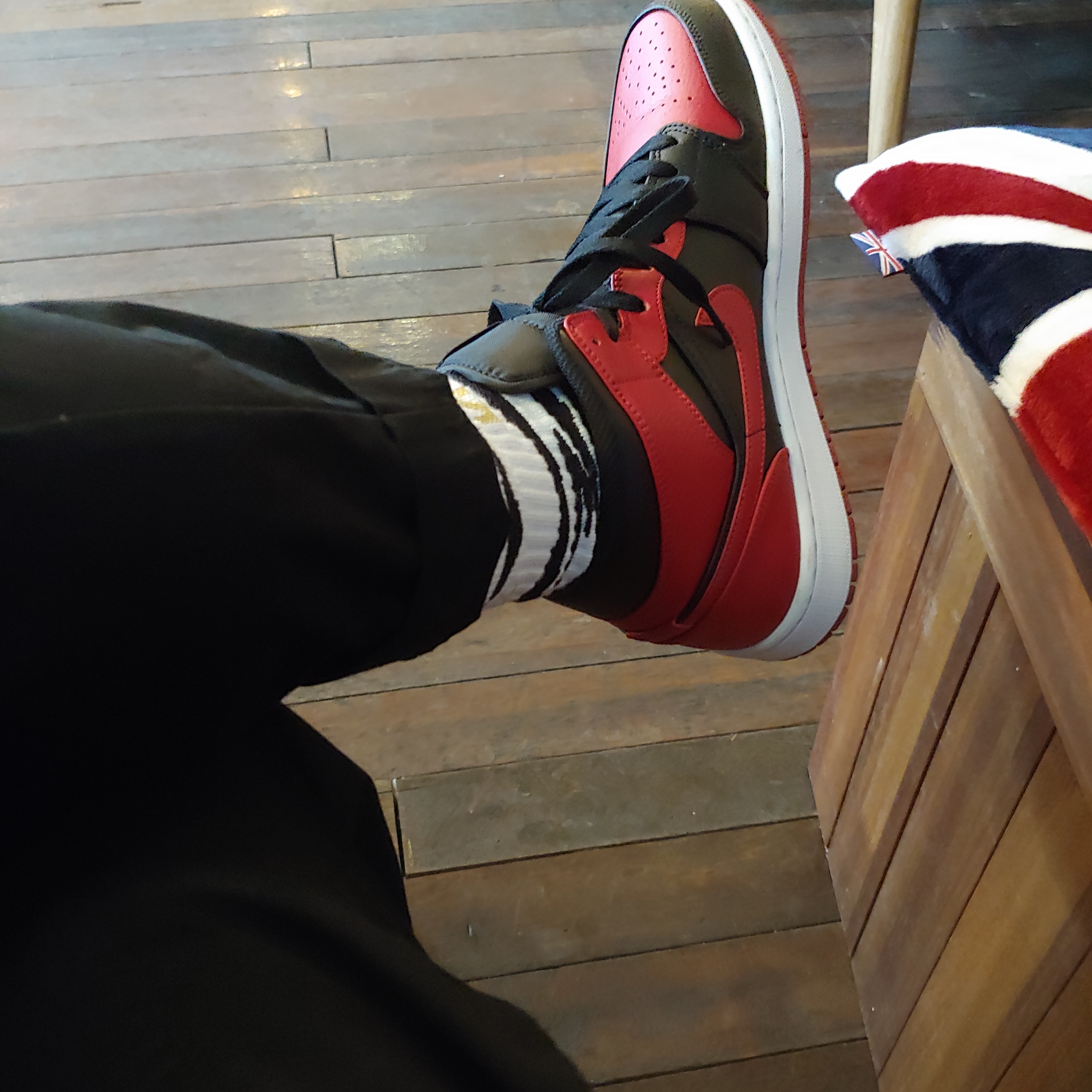 Jordan 1 Mid Bred Banned 2020 착용 스타일 - 1