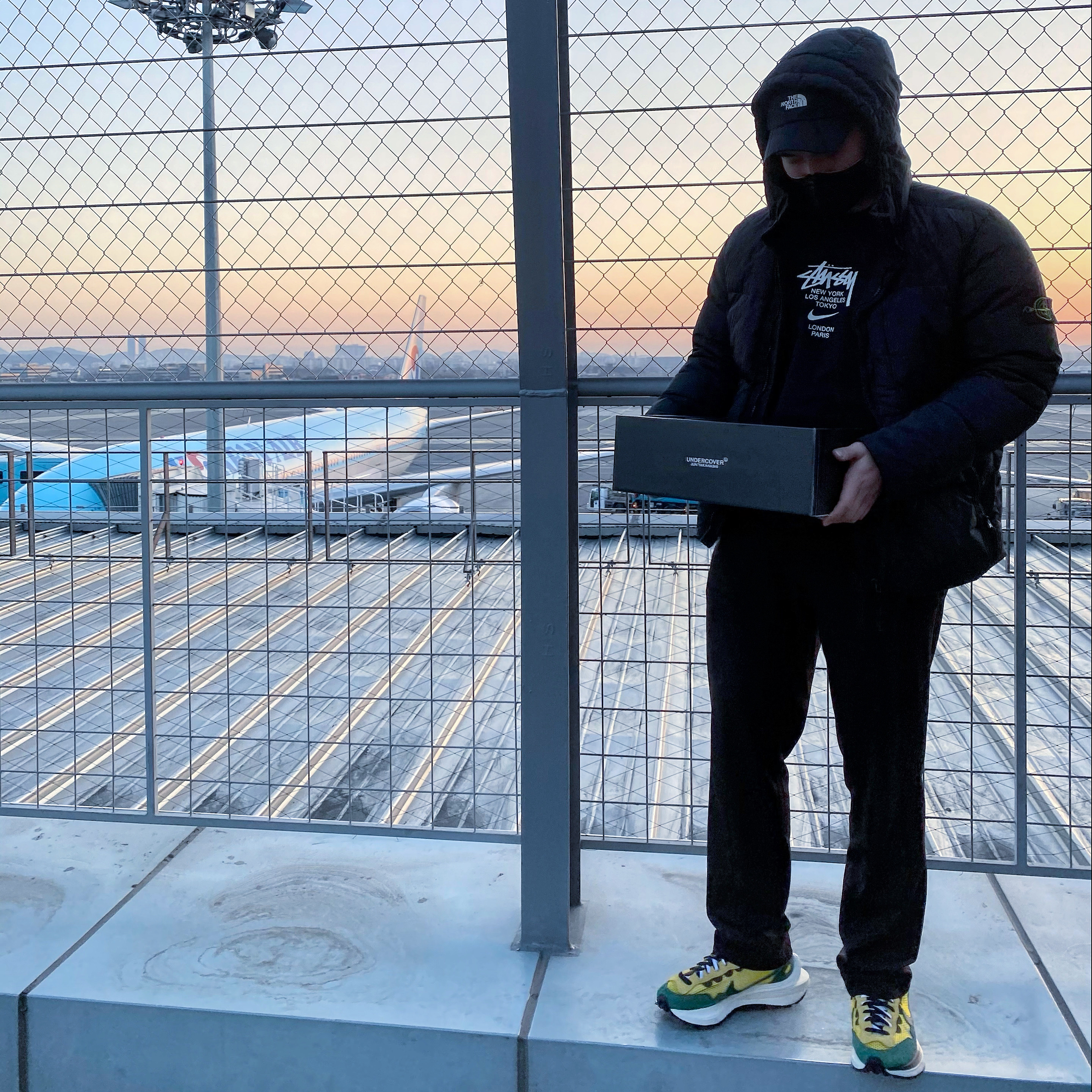 Nike x Sacai VaporWaffle Tour Yellow & Gorge Green Sail, Nike x Stussy WT T-Shirt Black - Asia 착용 스타일