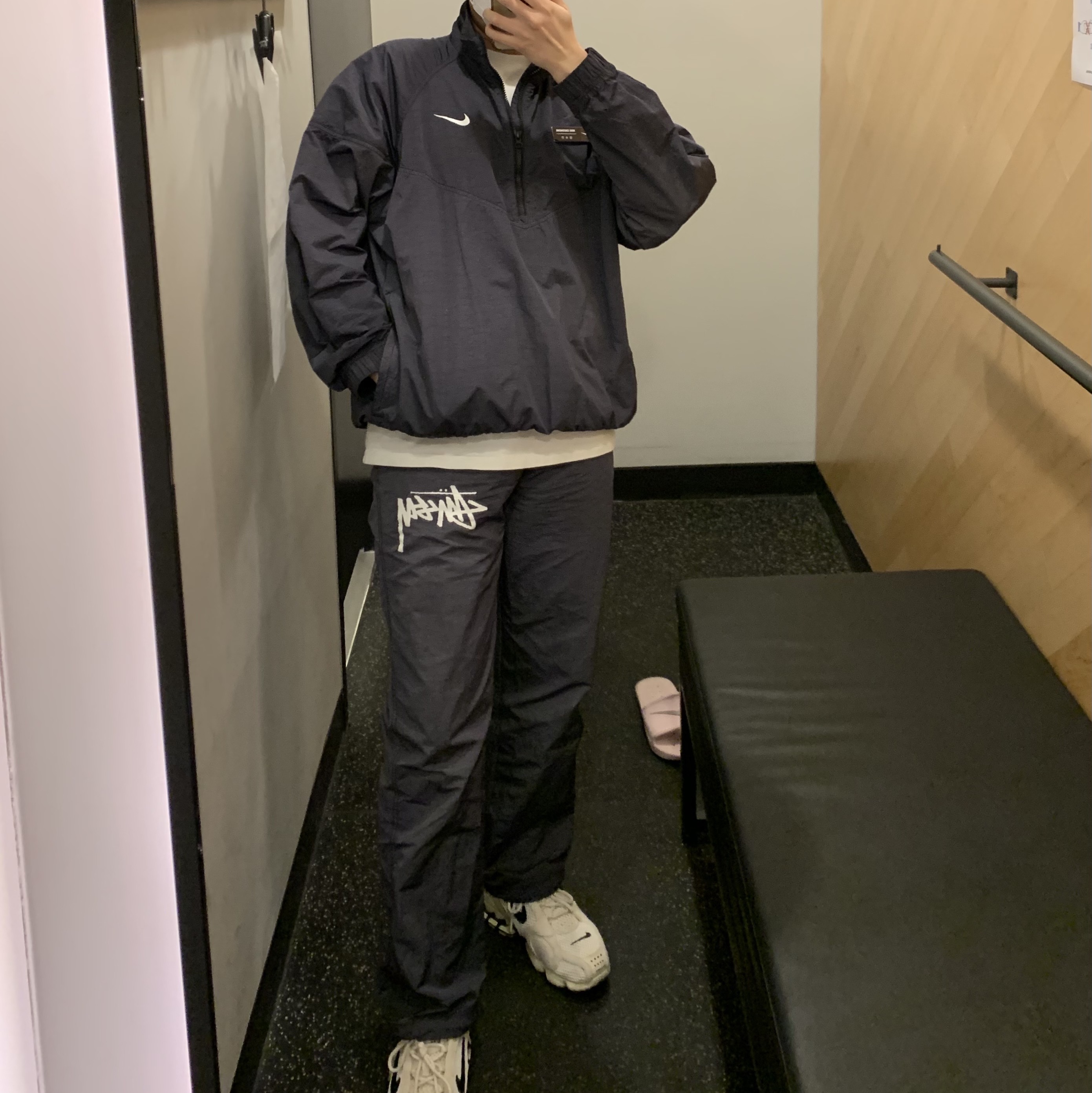 Nike x Stussy Windrunner Jacket Off Noir, Nike x Stussy Air Zoom Spiridon Cage 2 Fossil 착용 스타일