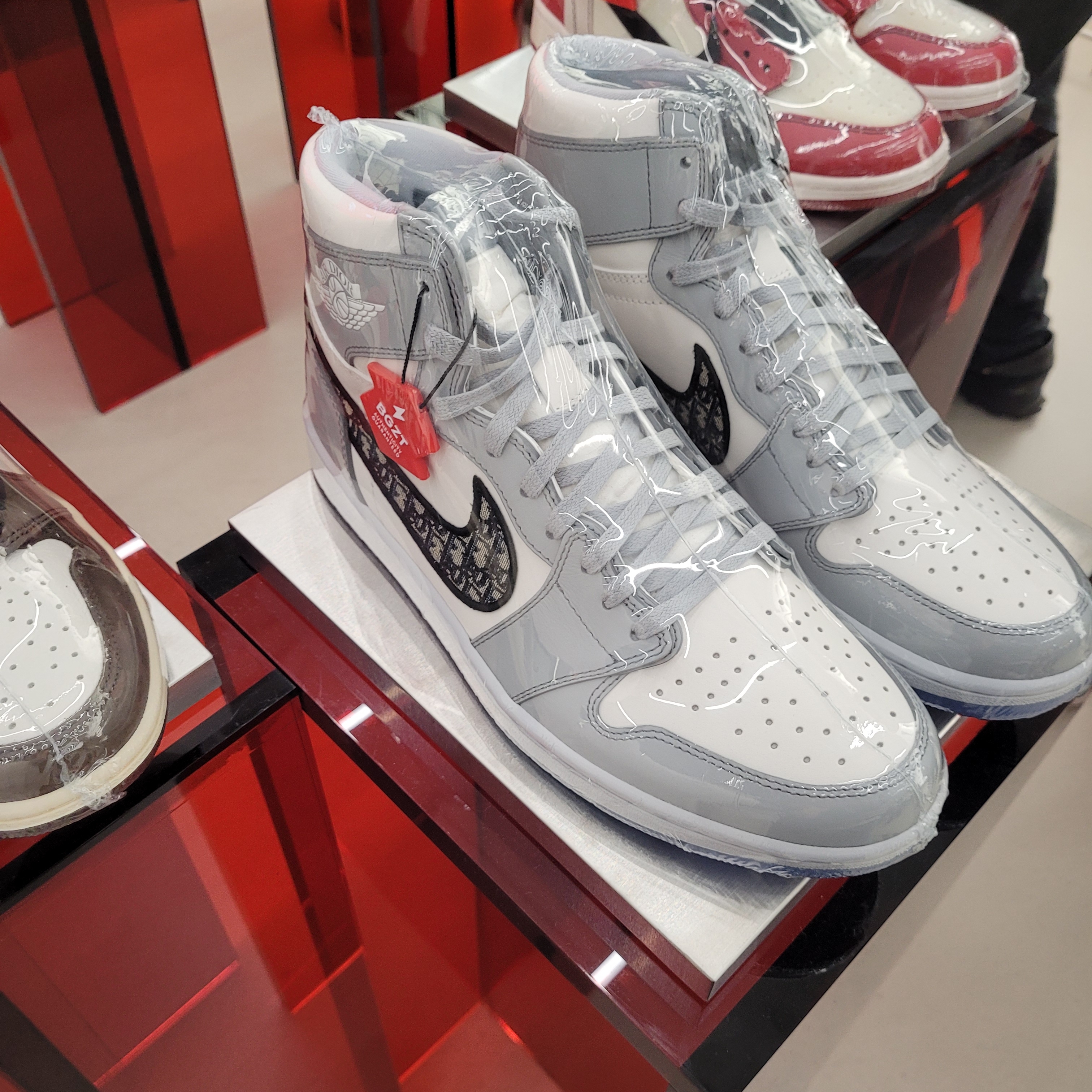 Jordan 1 x Dior High OG, Jordan 1 x Travis Scott Retro High OG SP Mocha 착용 스타일 - 1