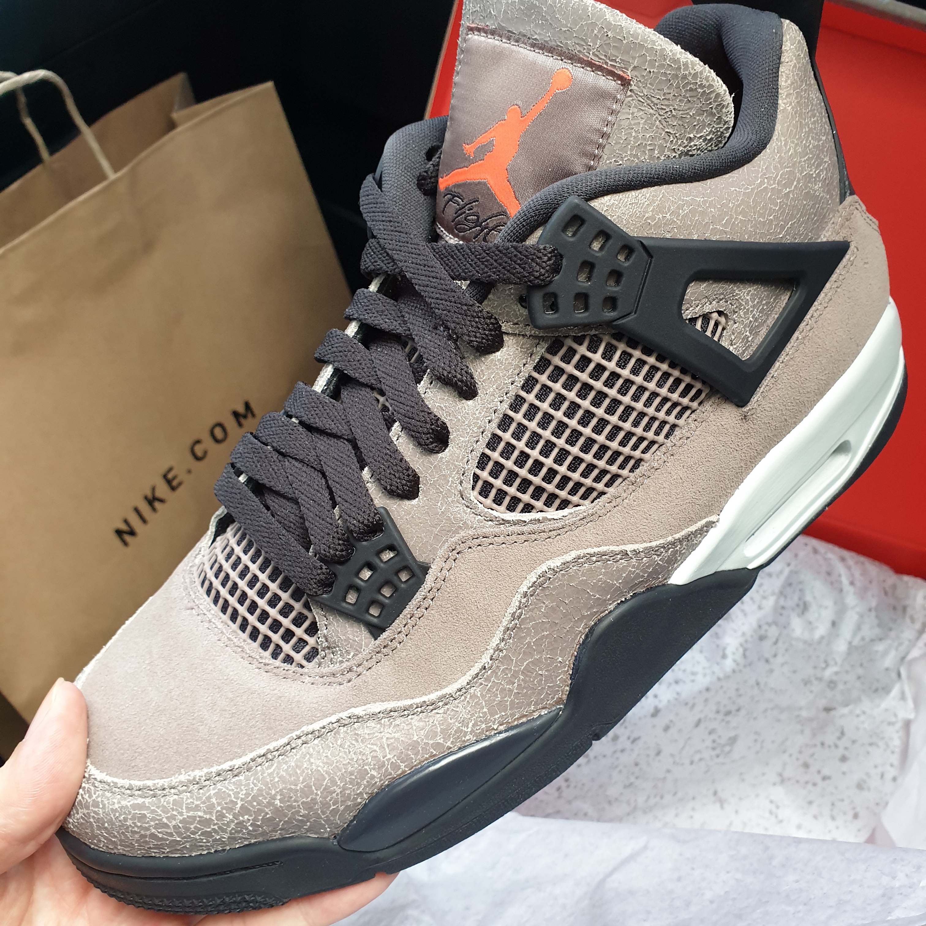 Jordan 4 Retro Taupe Haze 착용 스타일 - 1