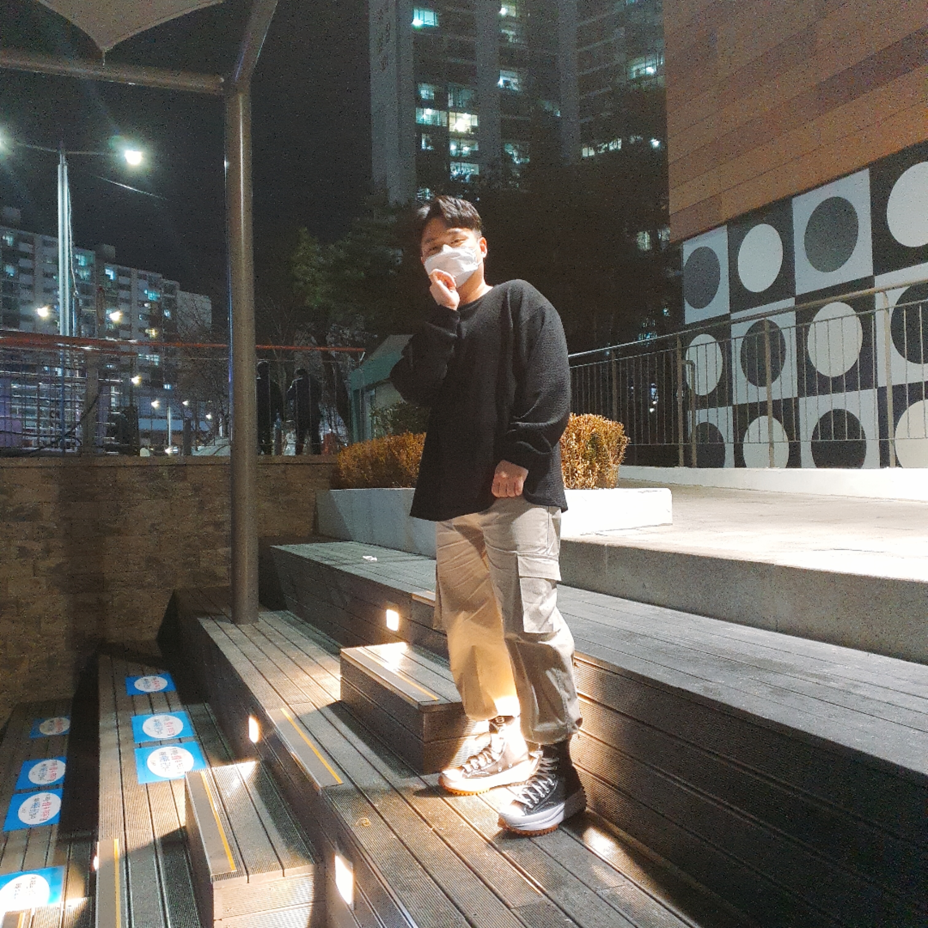 Converse Run Star Hike Hi Black White Gum 착용 스타일 - 4