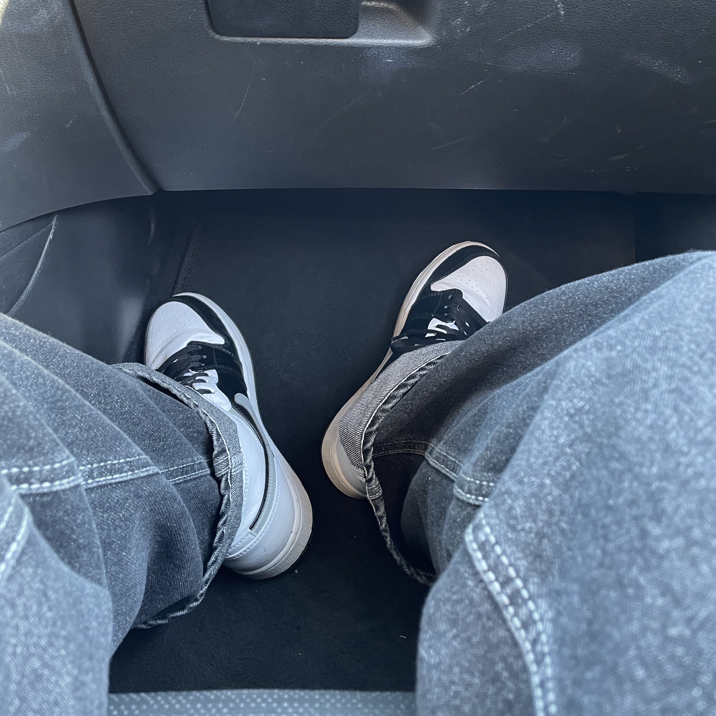 Jordan 1 Mid White Shadow 착용 스타일