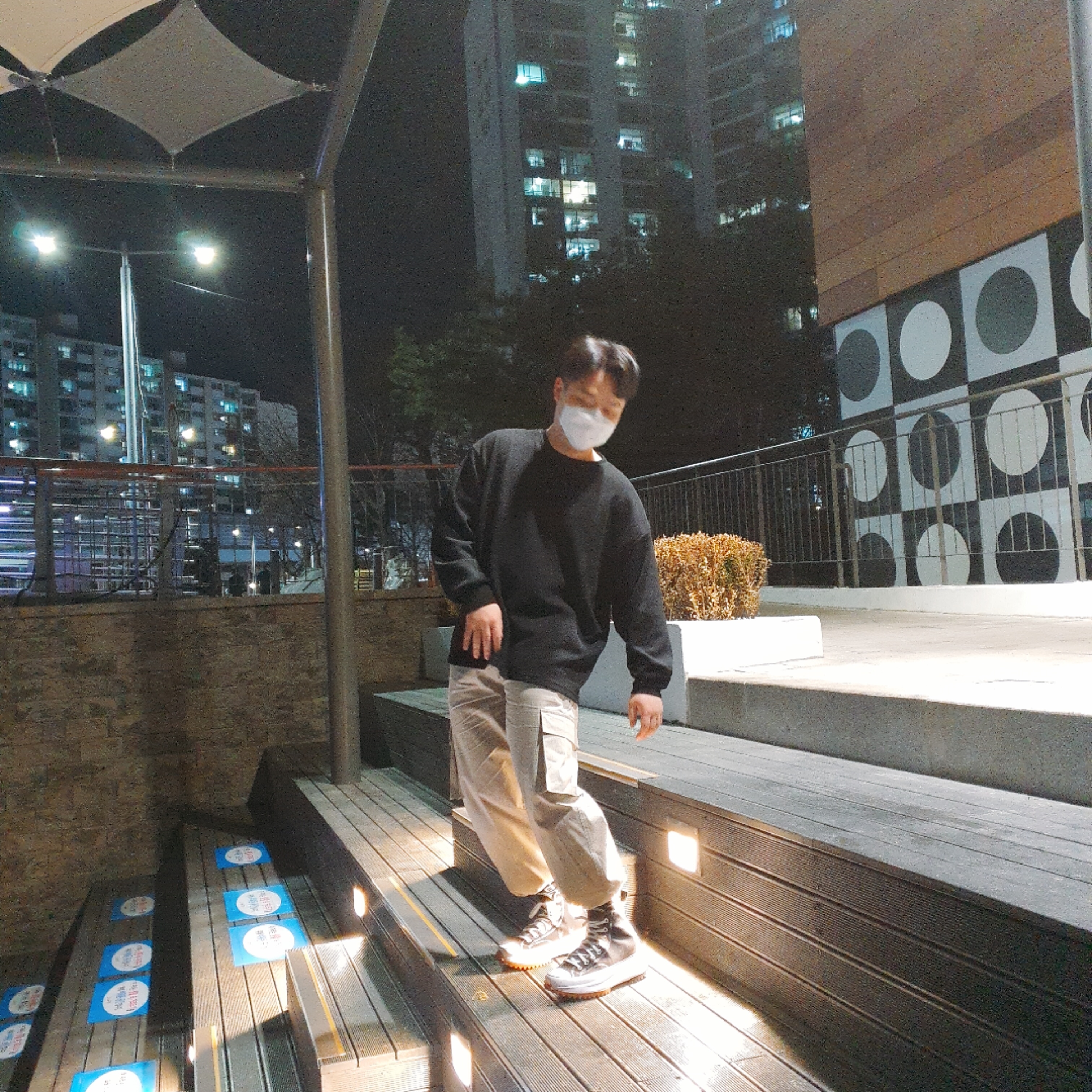 Converse Run Star Hike Hi Black White Gum 착용 스타일 - 3