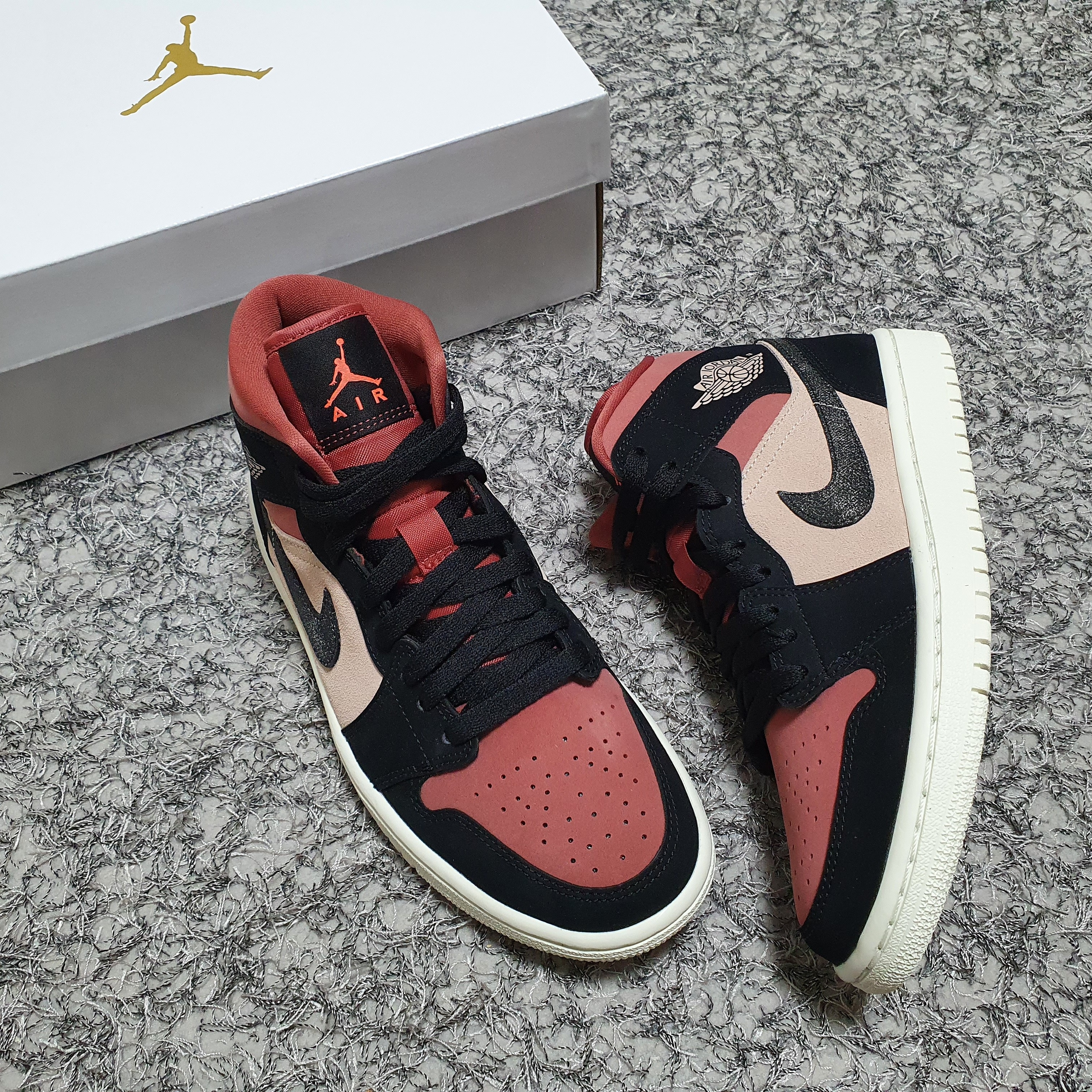 (W) Jordan 1 Mid Burgundy Dusty Pink 착용 스타일