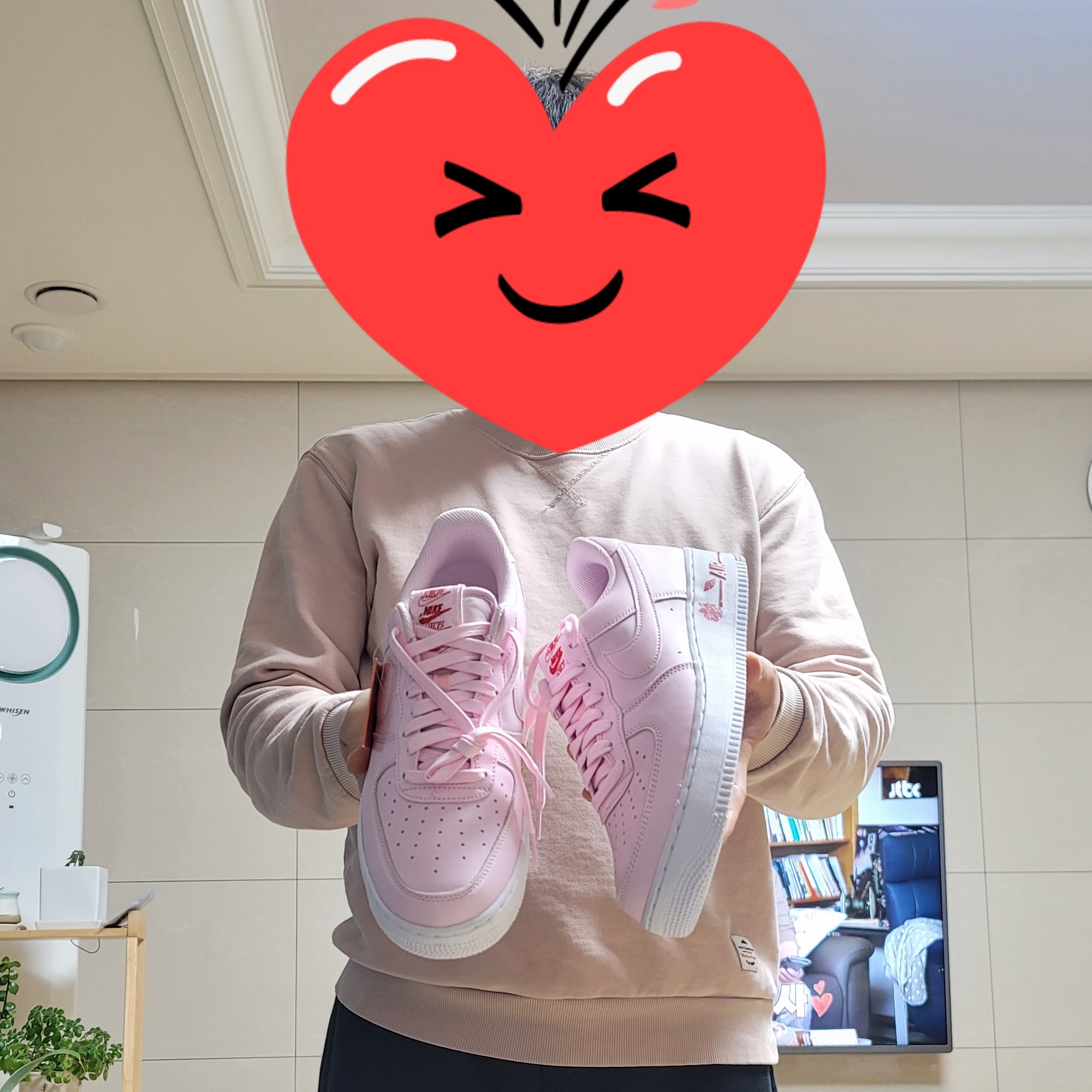 Nike Air Force 1 '07 LX Pink Bag 착용 스타일