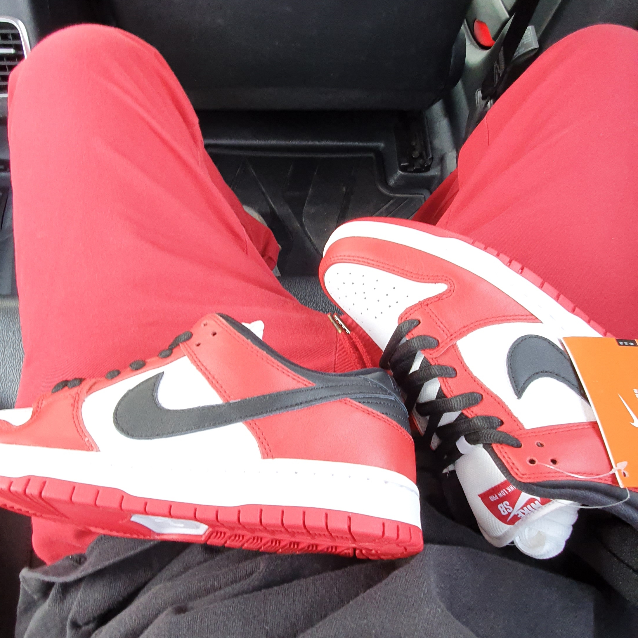 Jordan 5 x Off-White Retro SP Black Muslin, Nike SB Dunk Low Pro Chicago 착용 스타일 - 2