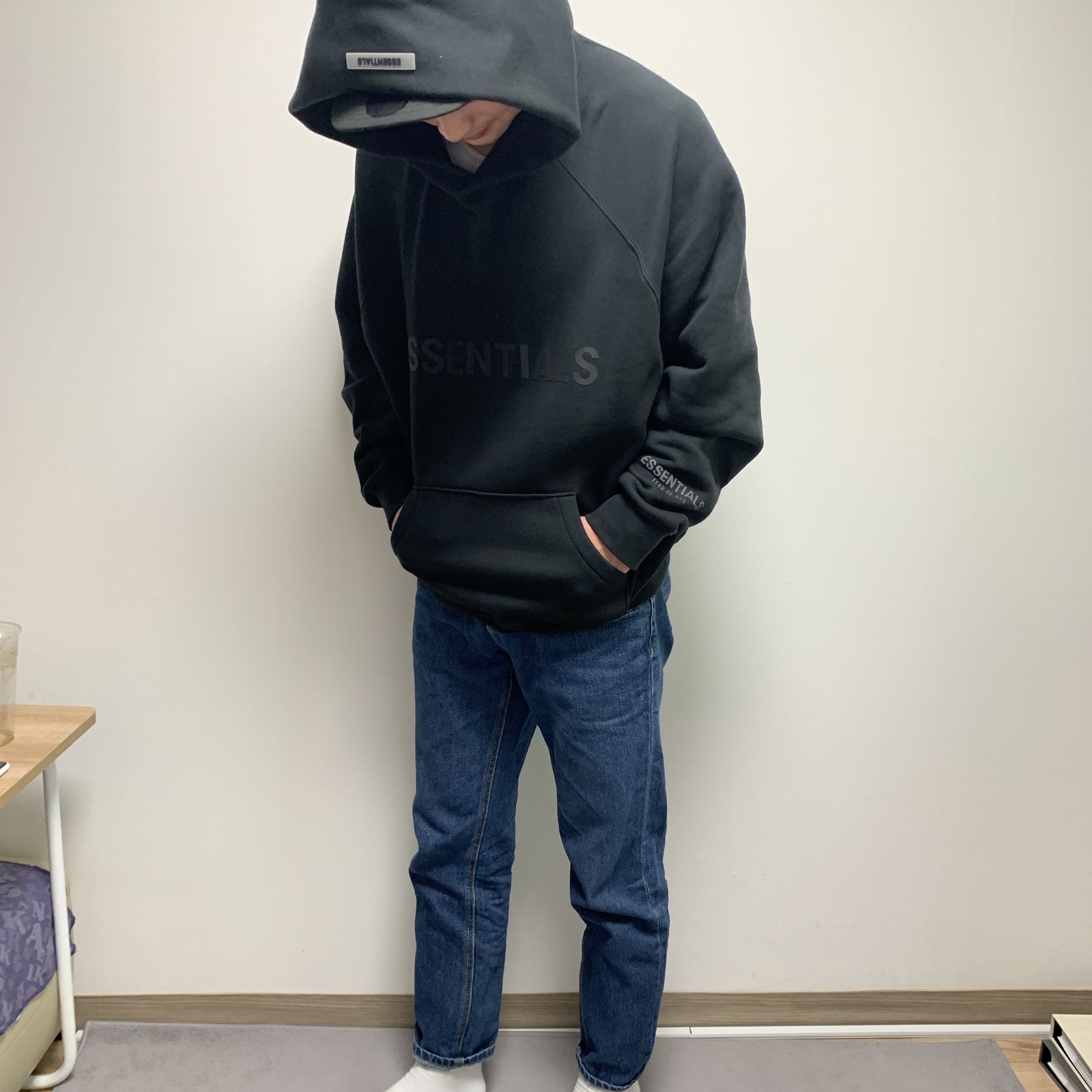 Essentials 3D Silicon Applique Pullover Hoodie Dark Slate/Black 2020 착용 스타일
