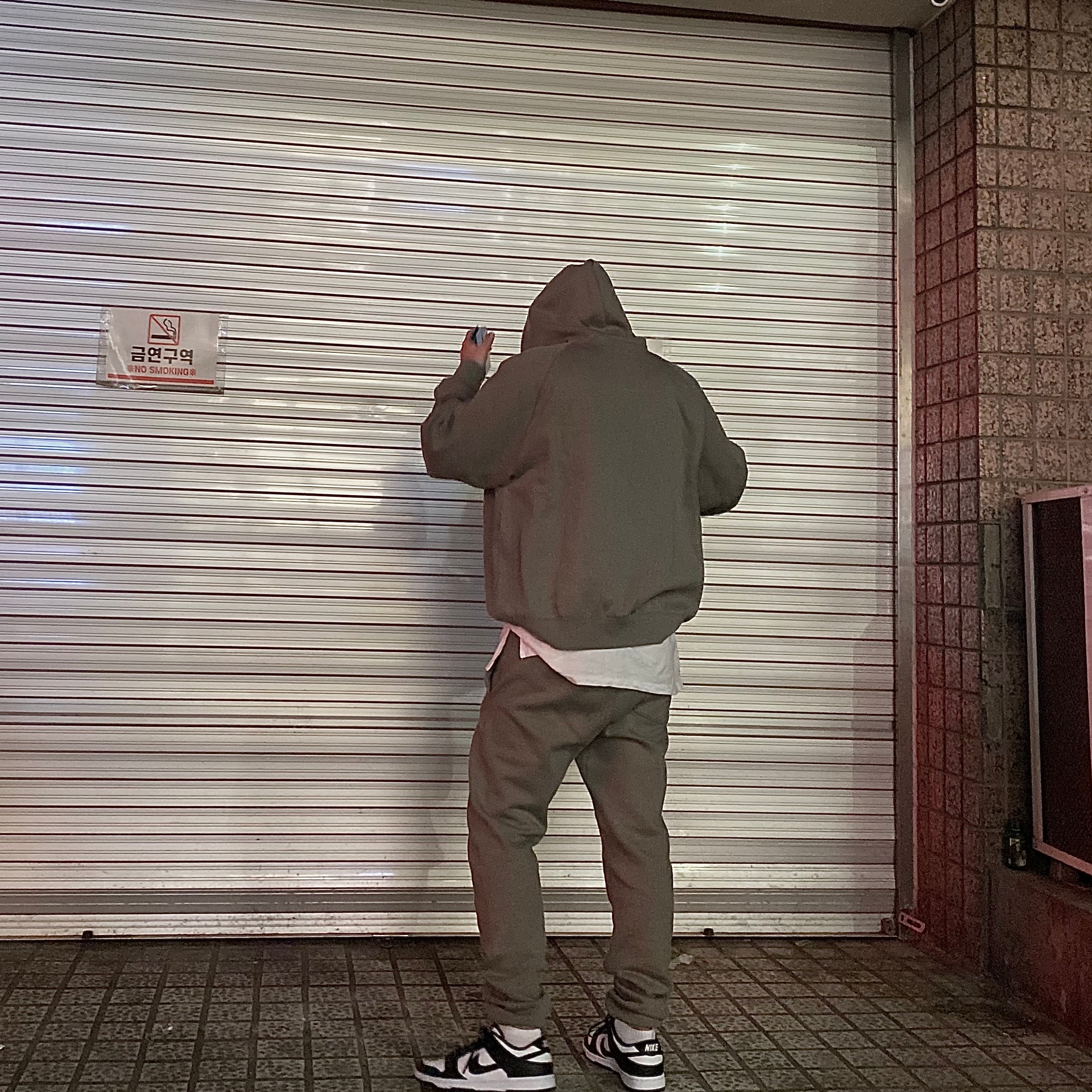 Essentials 3D Silicon Applique Pullover Hoodie Cement - 20FW, Essentials Sweatpants Cement - 20FW 착용 스타일