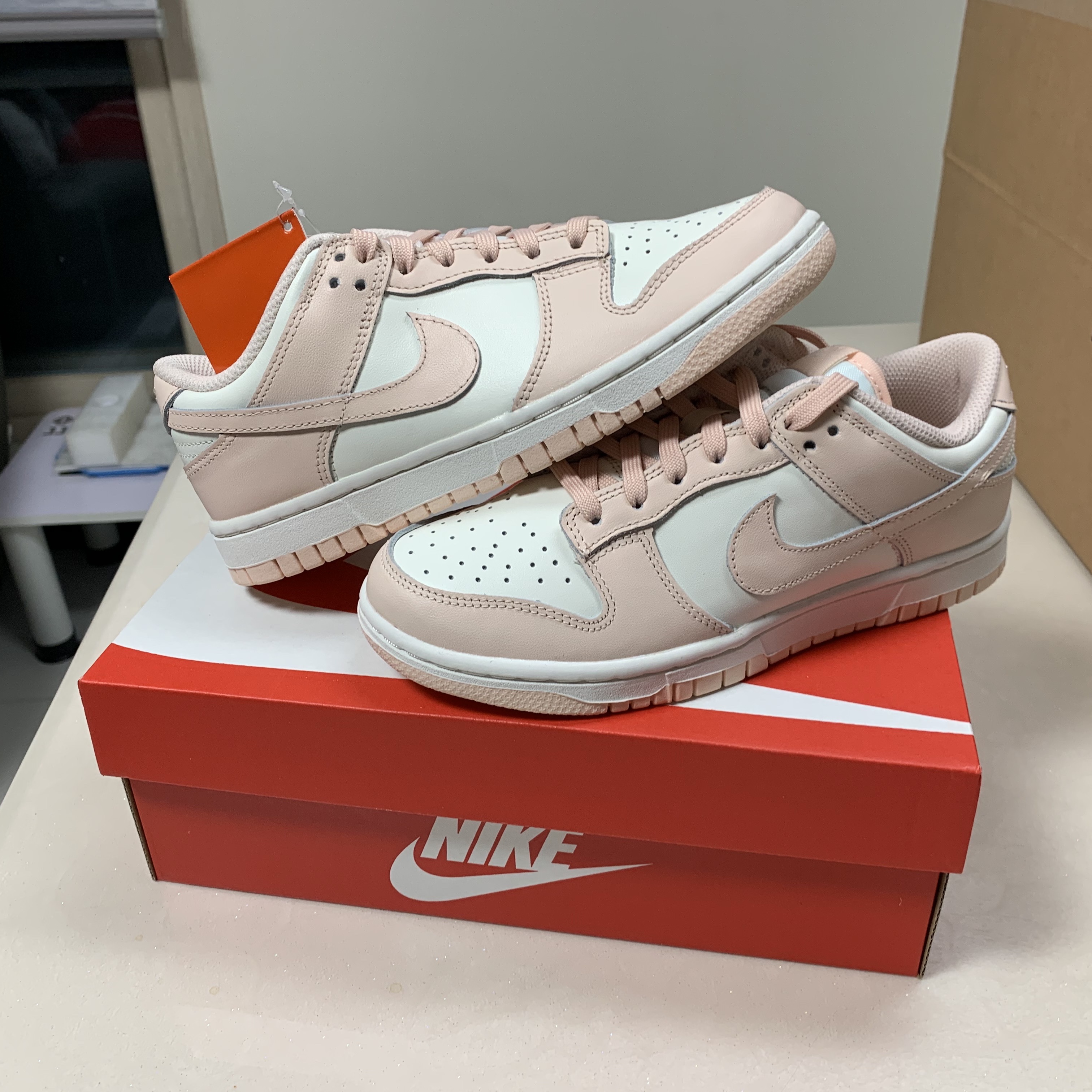 (W) Nike Dunk Low Orange Pearl 착용 스타일 - 1