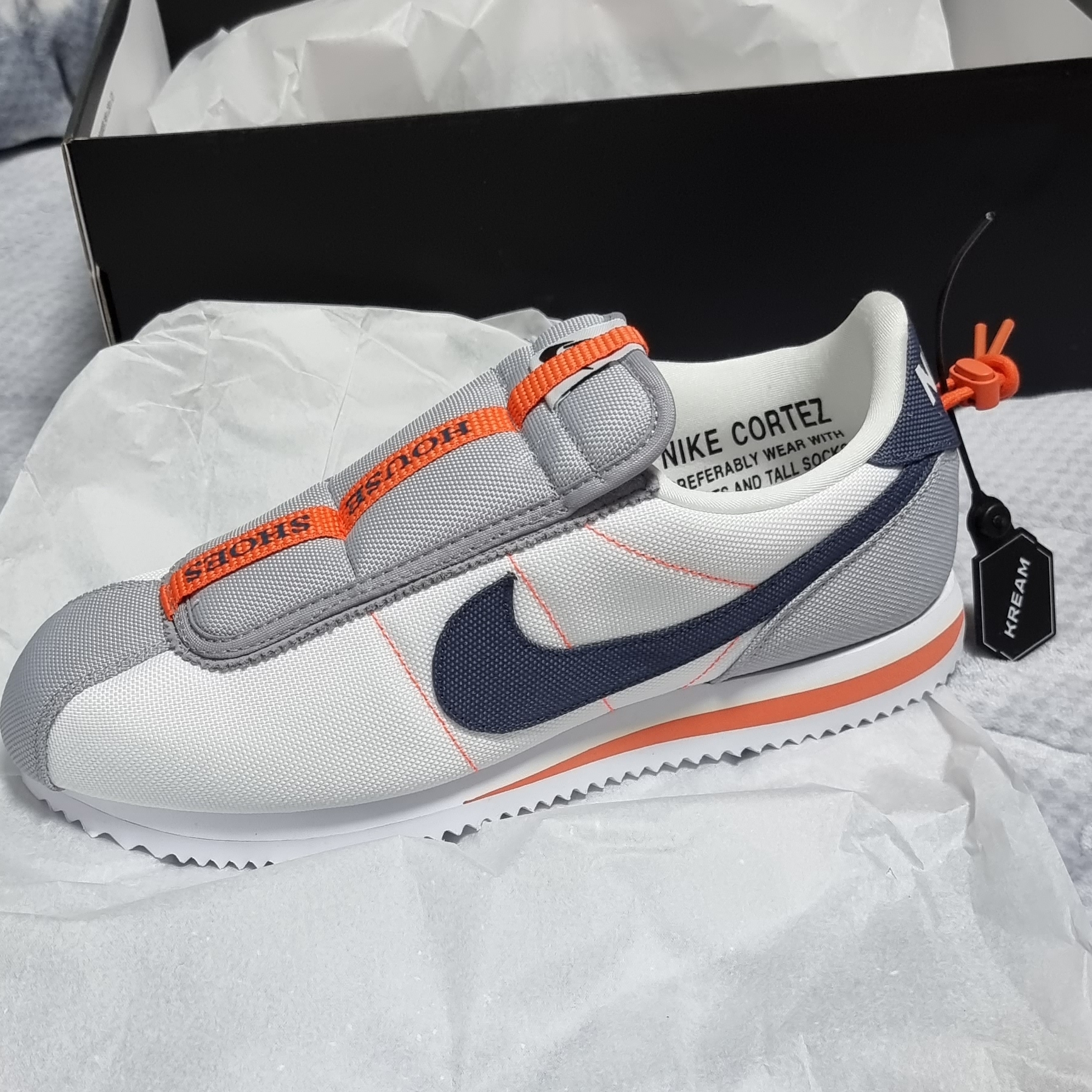 Nike x Kendrick Lamar Cortez Basic Slip White 착용 스타일 - 3