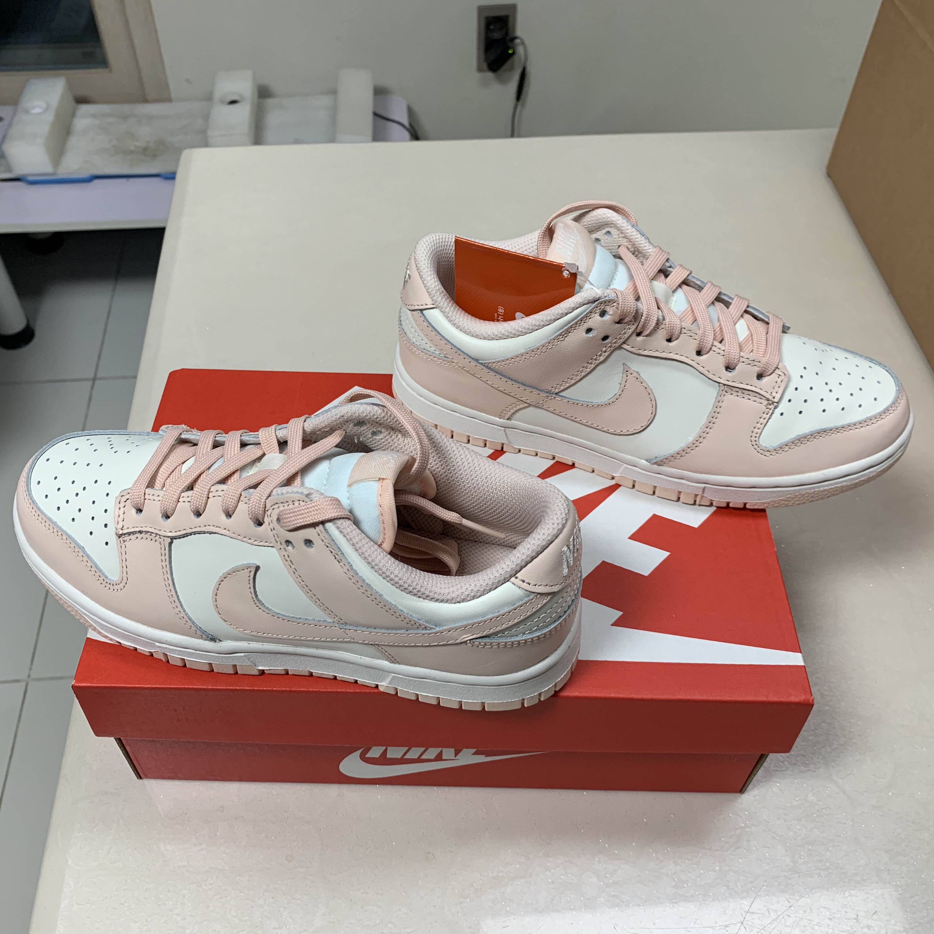 (W) Nike Dunk Low Orange Pearl 착용 스타일 - 2