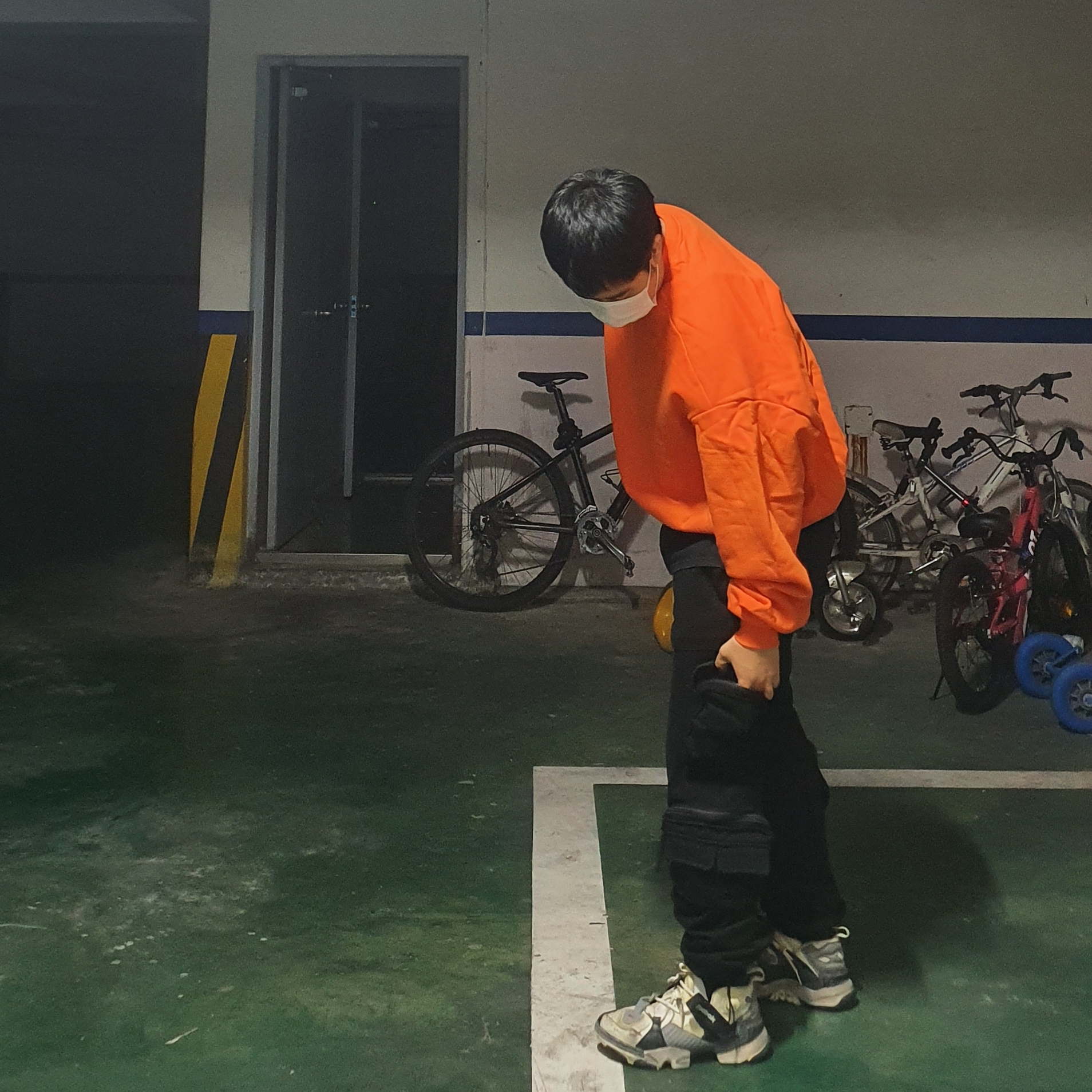 Reebok x Vetements Genetically Modified Pump Dirty Grey 착용 스타일