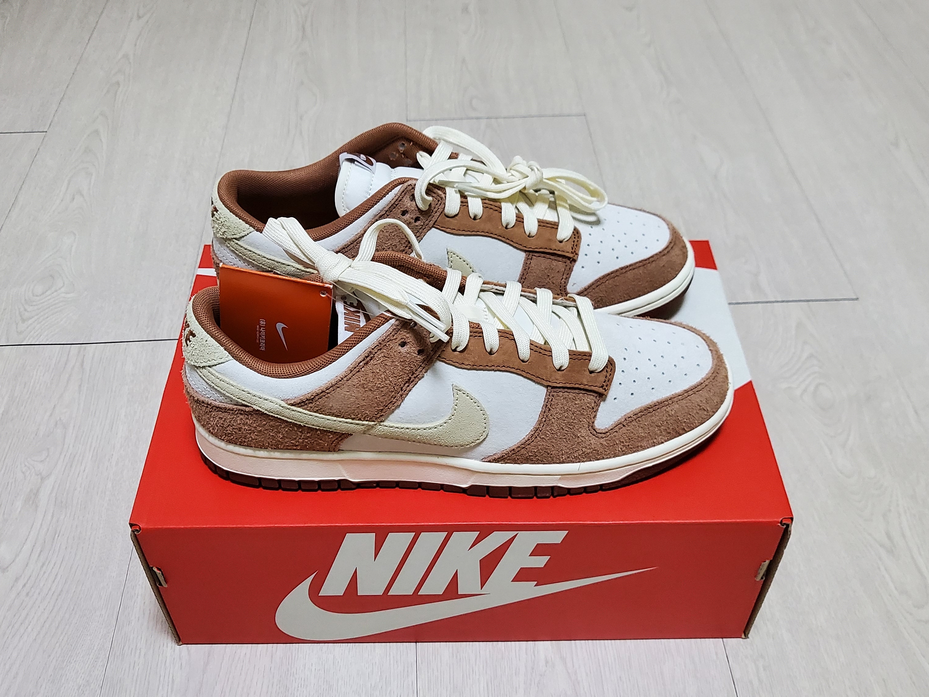 Nike Dunk Low Pro Premium Medium Curry 착용 스타일 - 1