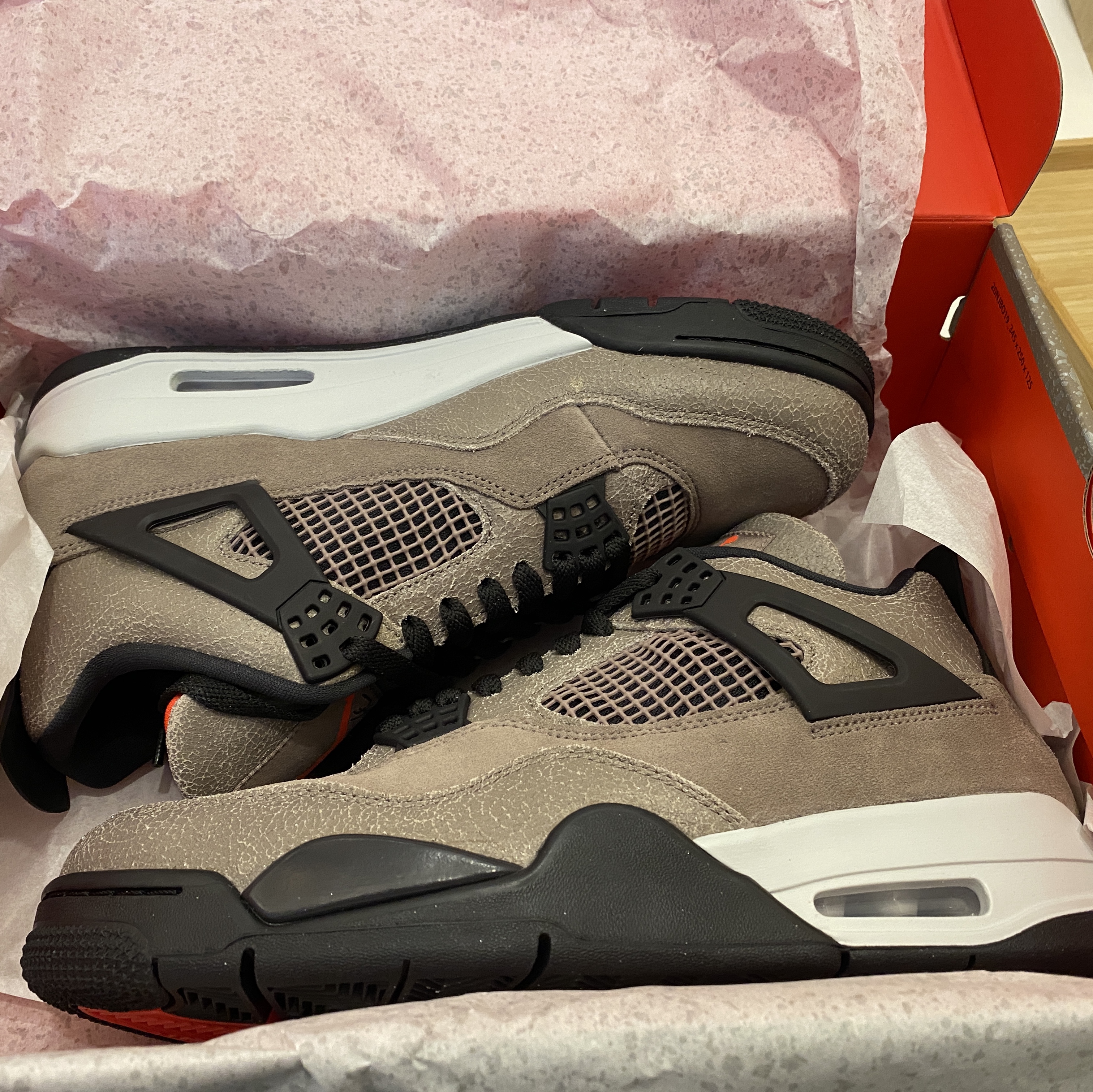 Jordan 4 Retro Taupe Haze 착용 스타일 - 3