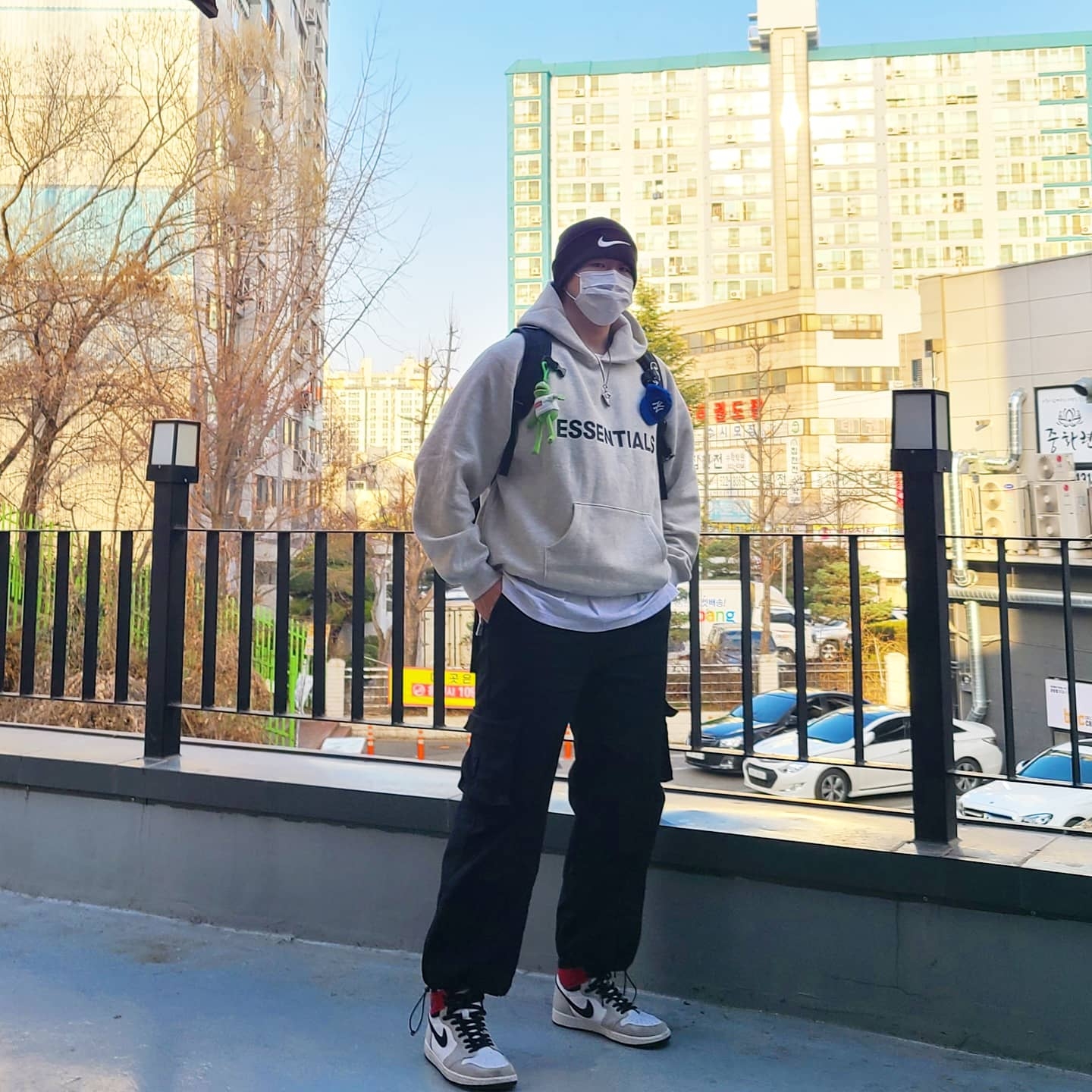 Jordan 1 Retro High OG Light Smoke Grey, Essentials 3D Silicon Applique Pullover Hoodie Oatmeal/Oatmeal Heather/Light Heather Oatmeal 2020 착용 스타일