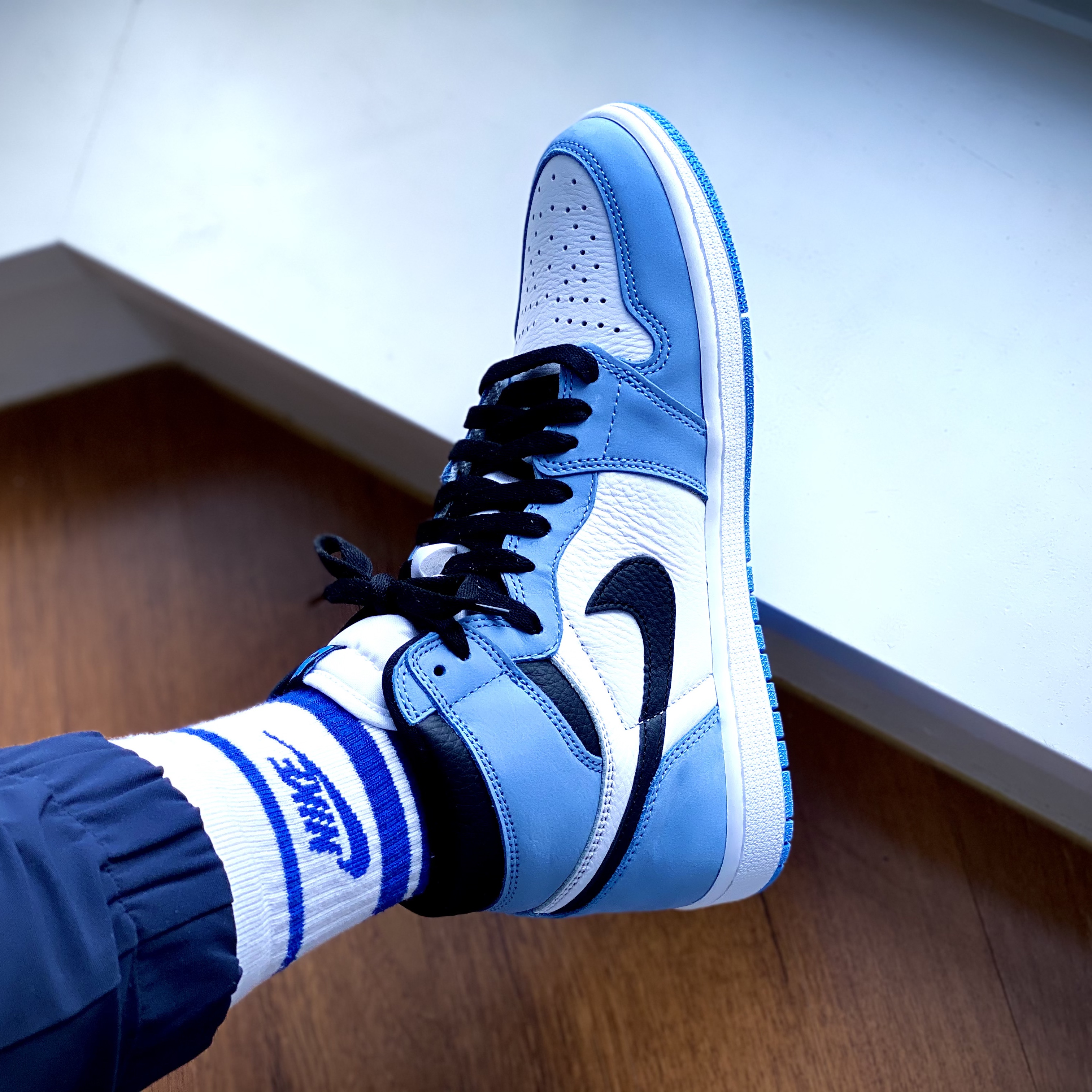 Jordan 1 Retro High OG University Blue 착용 스타일