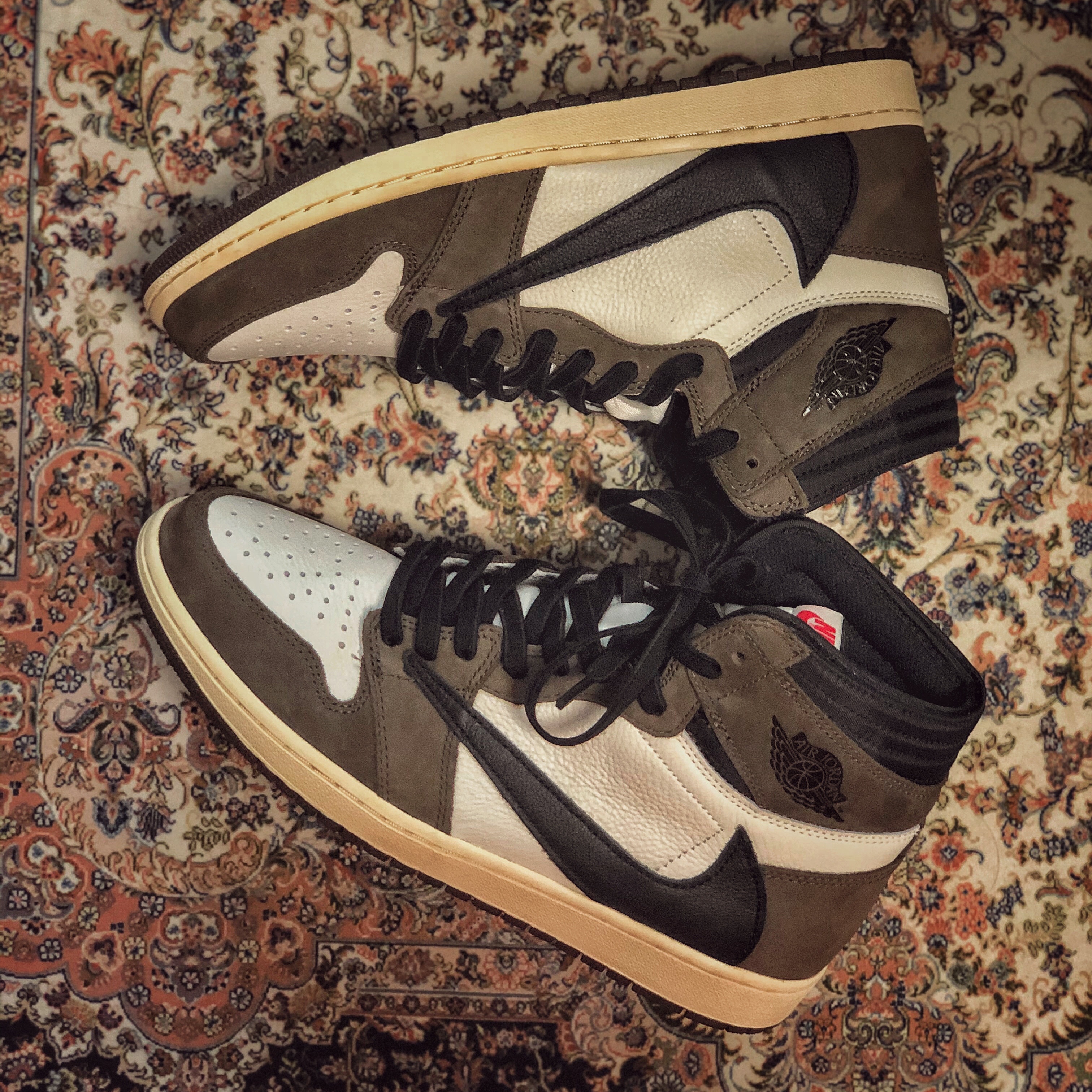 Jordan 1 x Travis Scott Retro High OG SP Mocha 착용 스타일