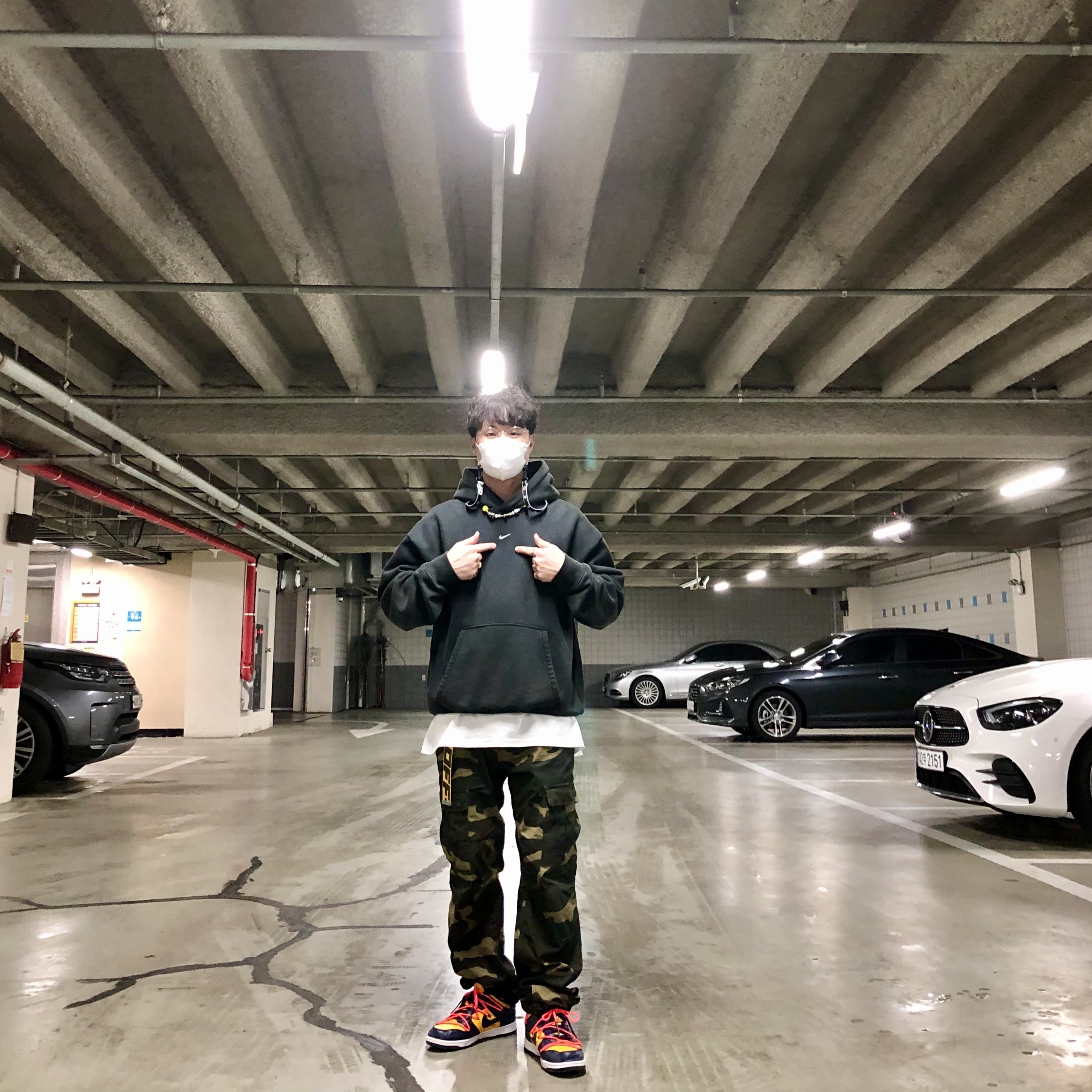 Nike x Off-White Dunk Low University Gold Midnight Navy, Off-White x Amore Pacific Protection Box (Without Cosmetics) 착용 스타일