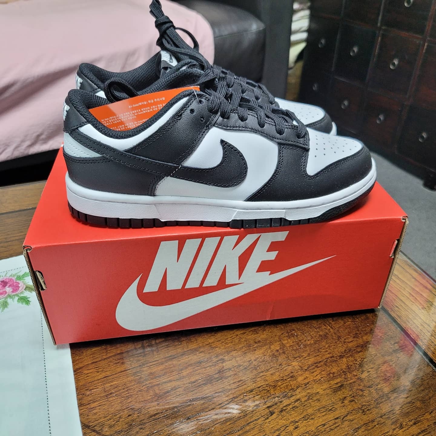 (W) Nike Dunk Low Black 착용 스타일 - 2