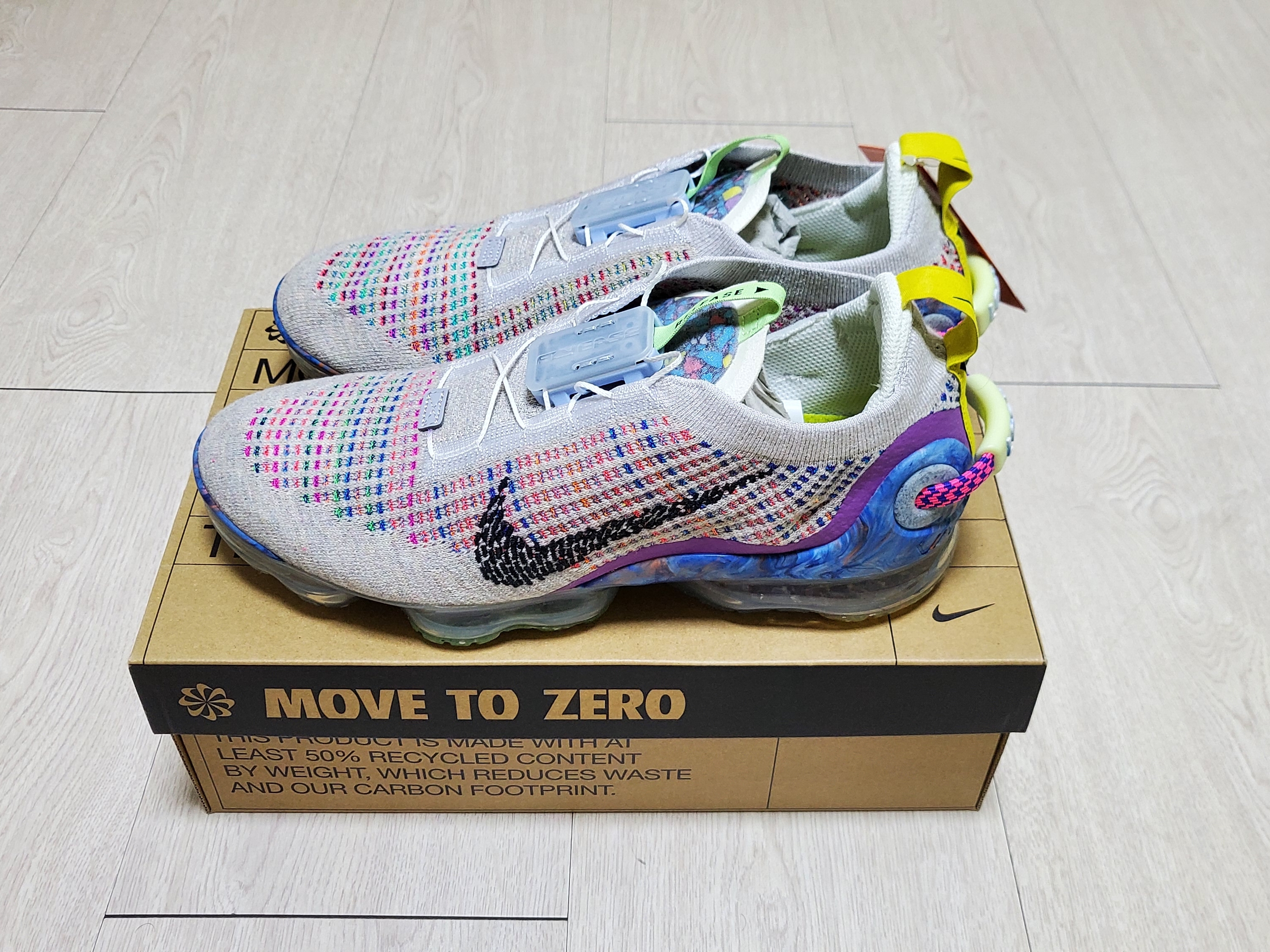 Nike Air VaporMax 2020 Flyknit Pure Platinum Multi-Color 착용 스타일 - 2