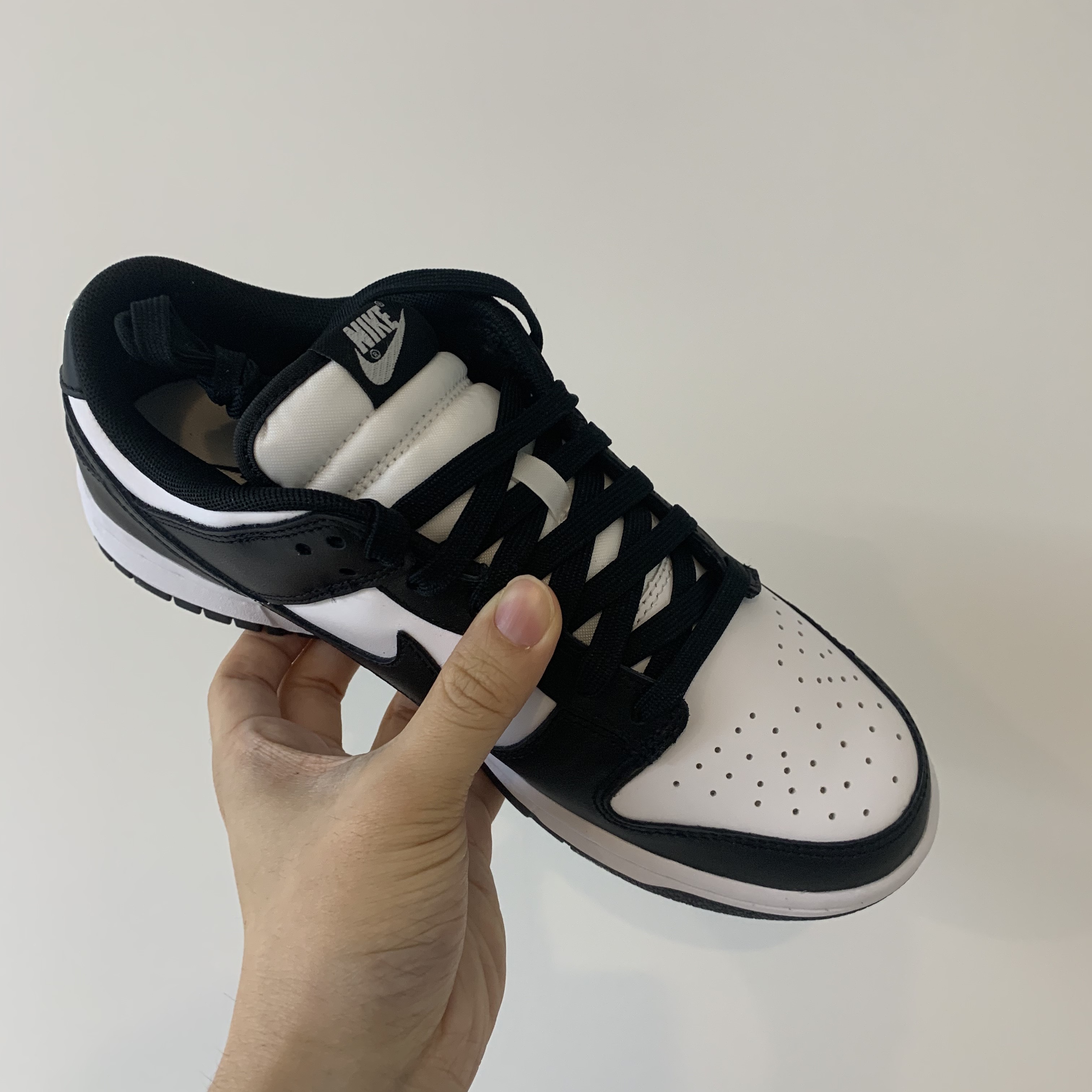 Nike Dunk Low Retro Black 착용 스타일 - 1
