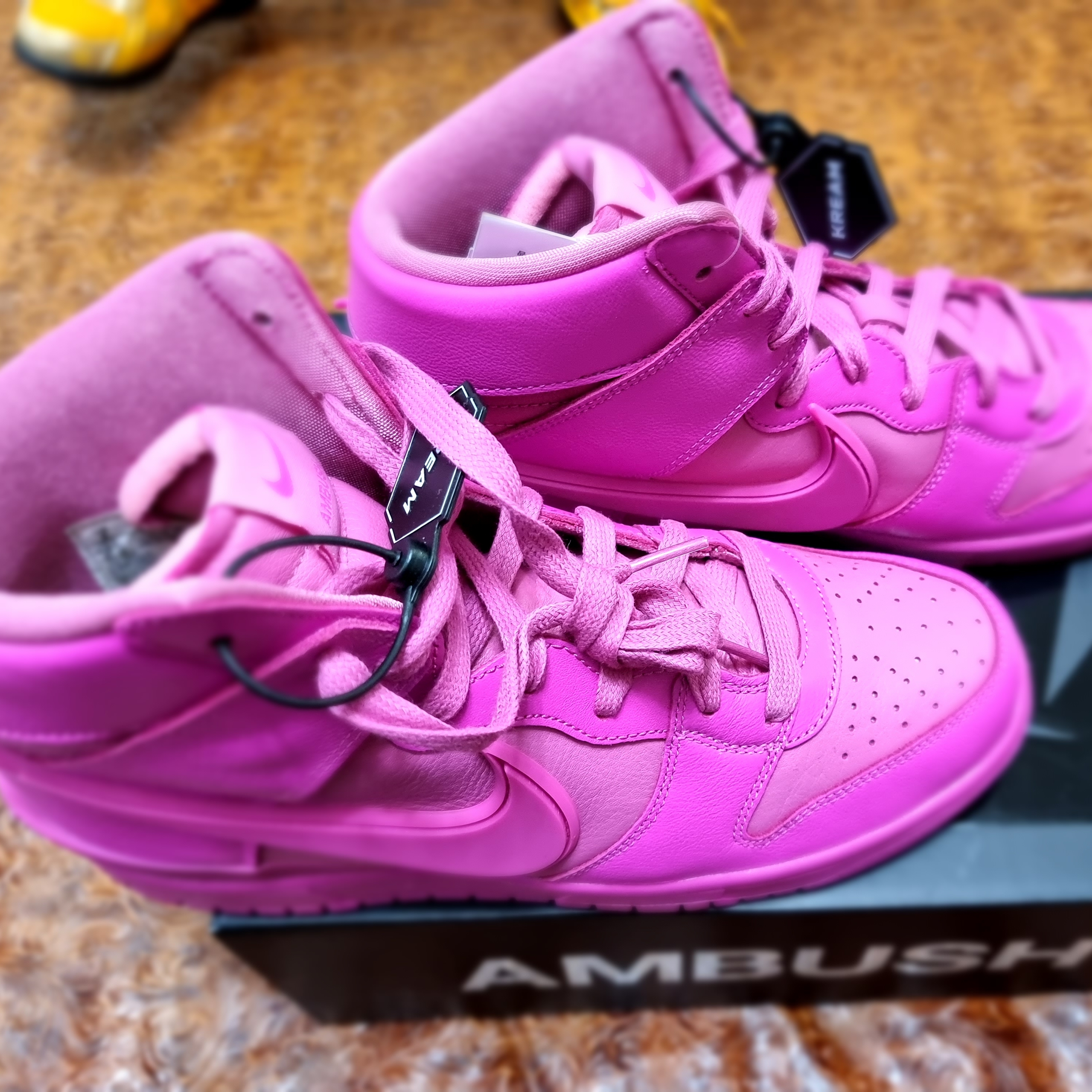 Nike x Ambush Dunk High Cosmic Fuchsia 착용 스타일 - 2