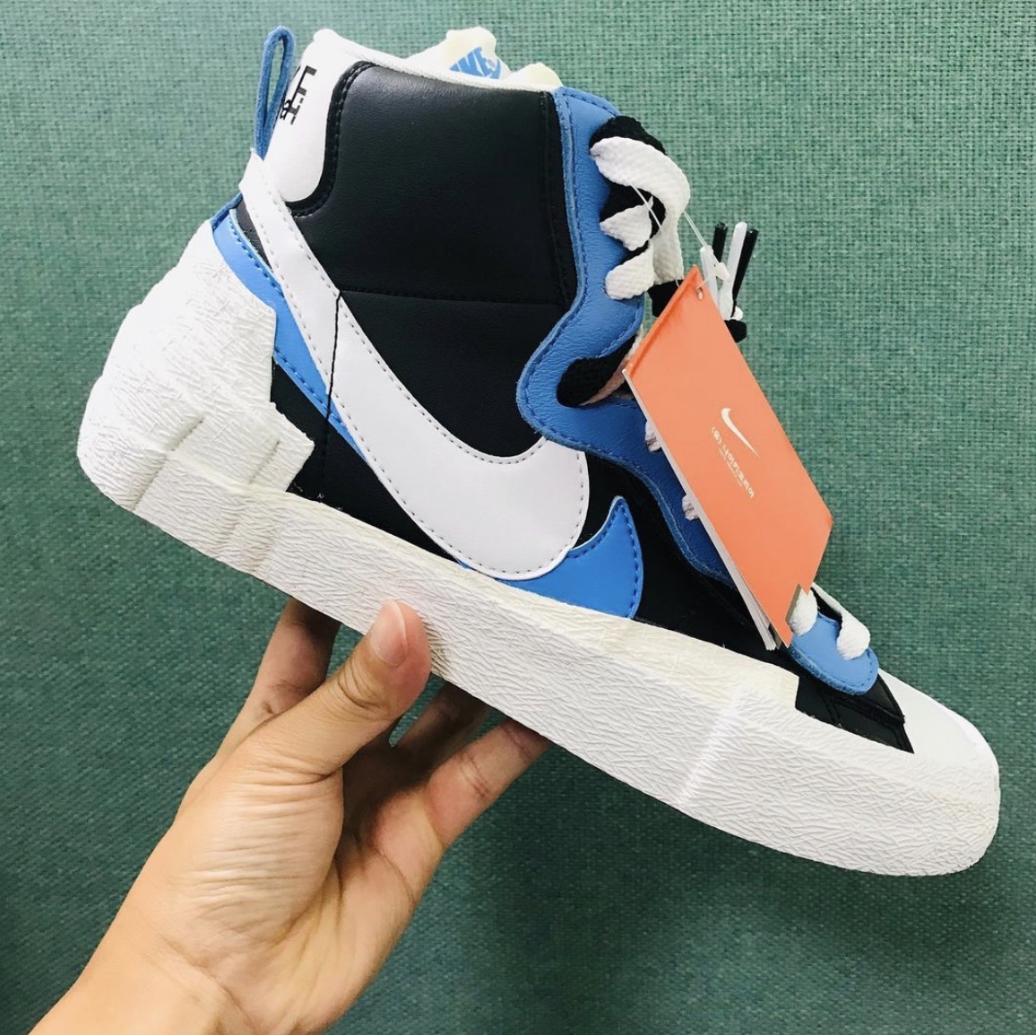 Nike x Sacai Blazer Mid White Black Legend Blue 착용 스타일